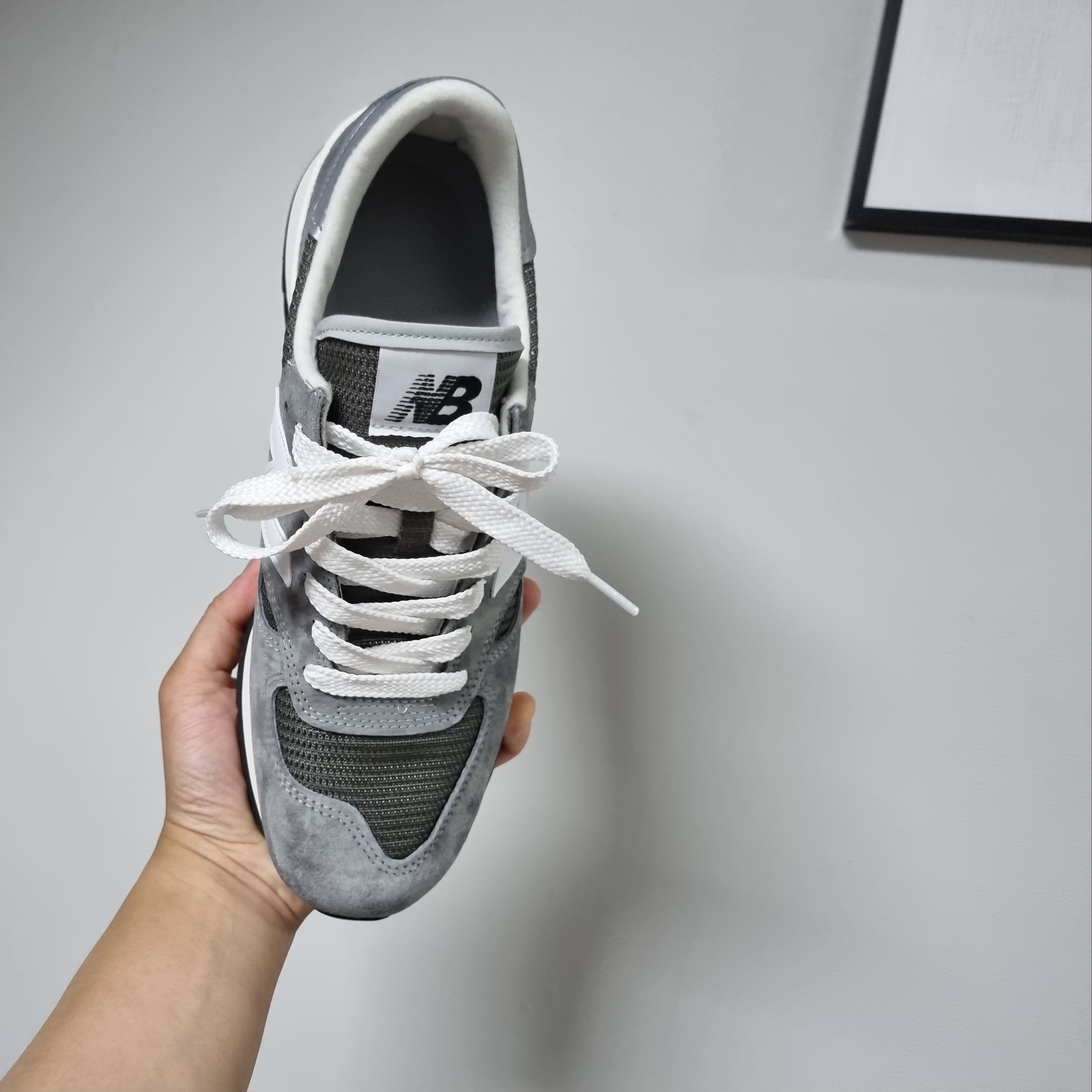 New Balance 990v1 Made in USA Grey White 착용 스타일 - 3
