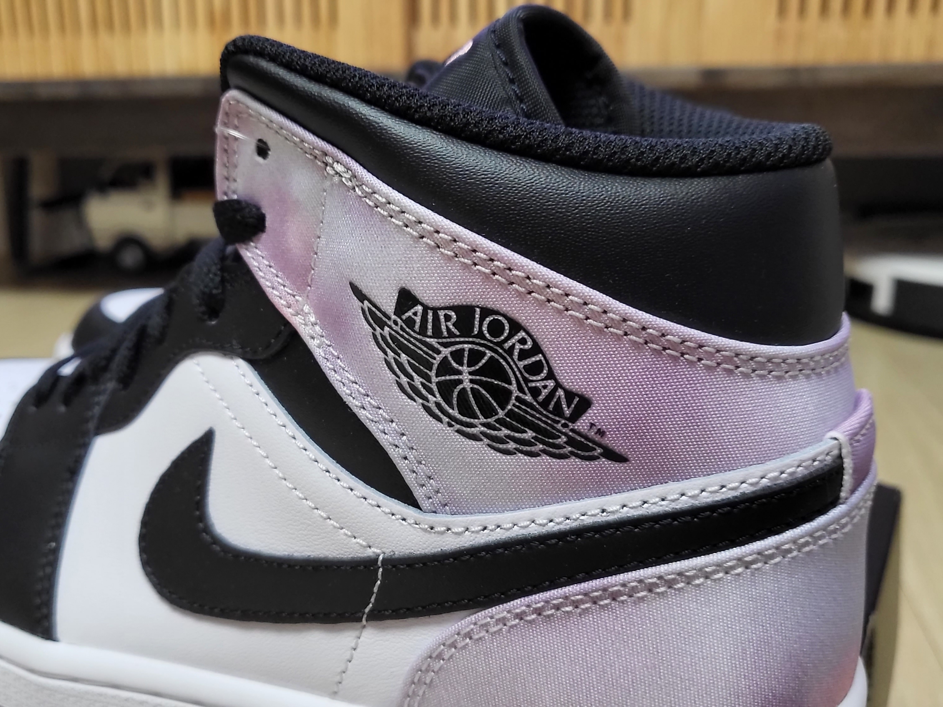 Jordan 1 Mid White Black Tie-Dye 착용 스타일 - 4