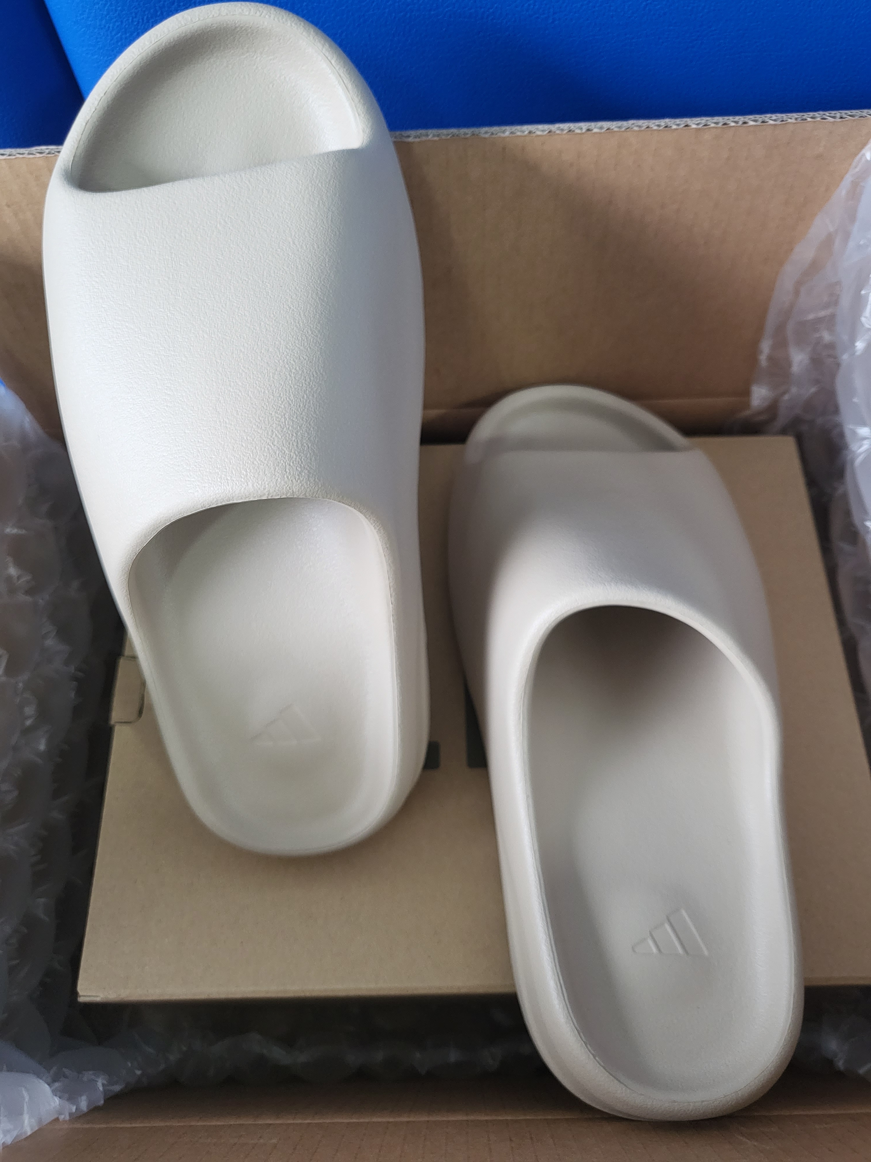 Adidas Yeezy Slide Pure - Re-Release Ver. 착용 스타일 - 3