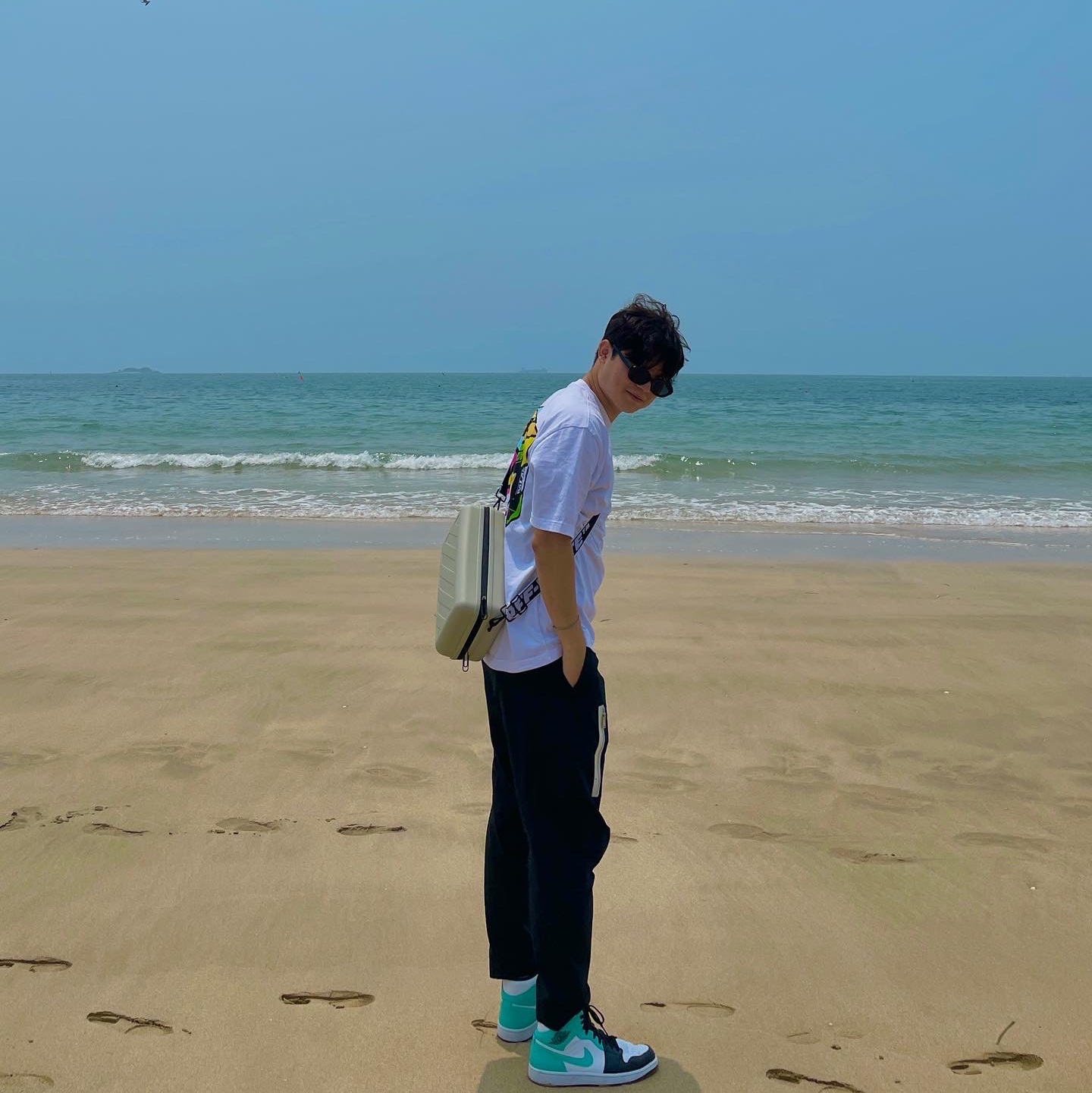 Palace Don't Be Square T-Shirt White - 22SS, Jordan 1 Mid Tropical Twist 착용 스타일 - 1