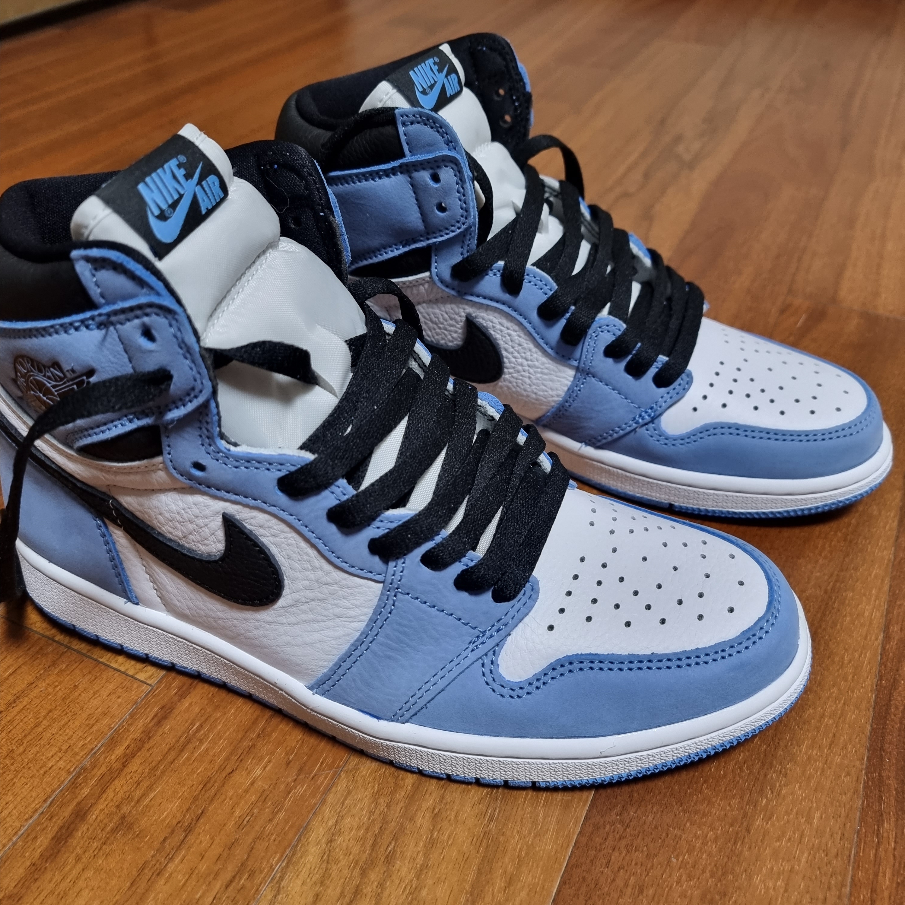 Jordan 1 Retro High OG University Blue 착용 스타일