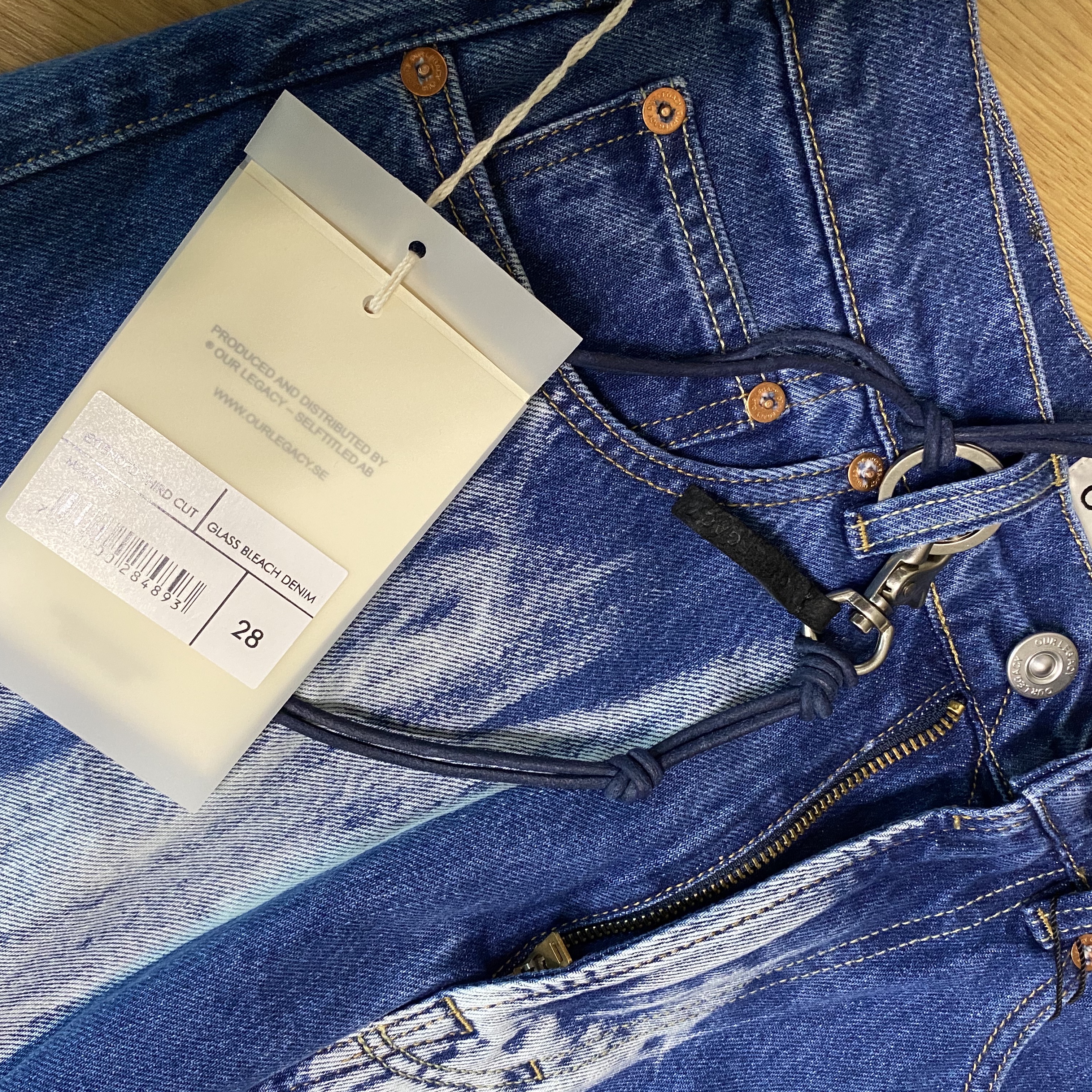 Our Legacy Extended Third Cut Glass Bleach Denim, Our Legacy Ladon Leather Keychain Navy 착용 스타일