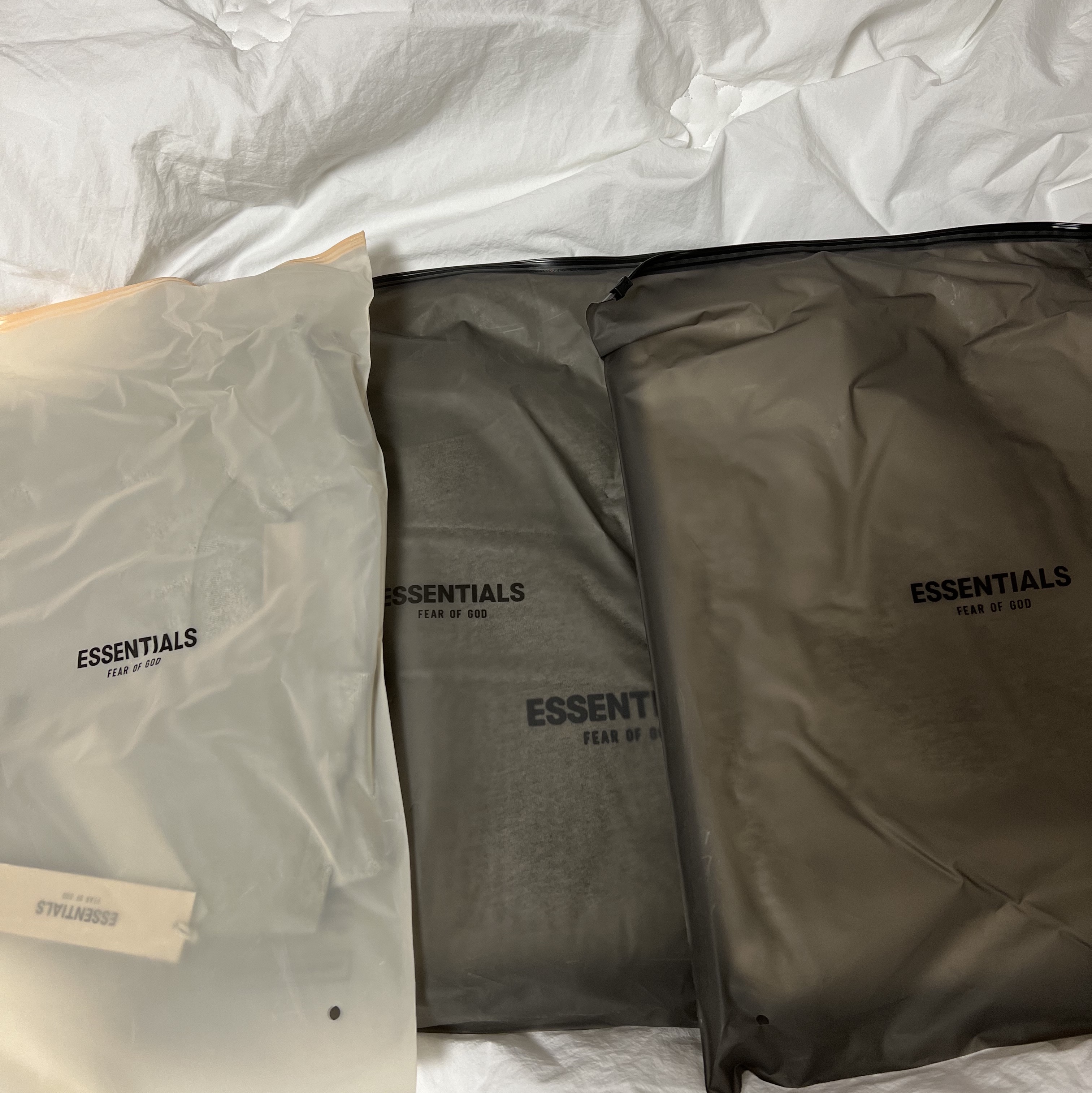 (Kids) Essentials The Core Collection T-Shirt Dark Oatmeal 착용 스타일