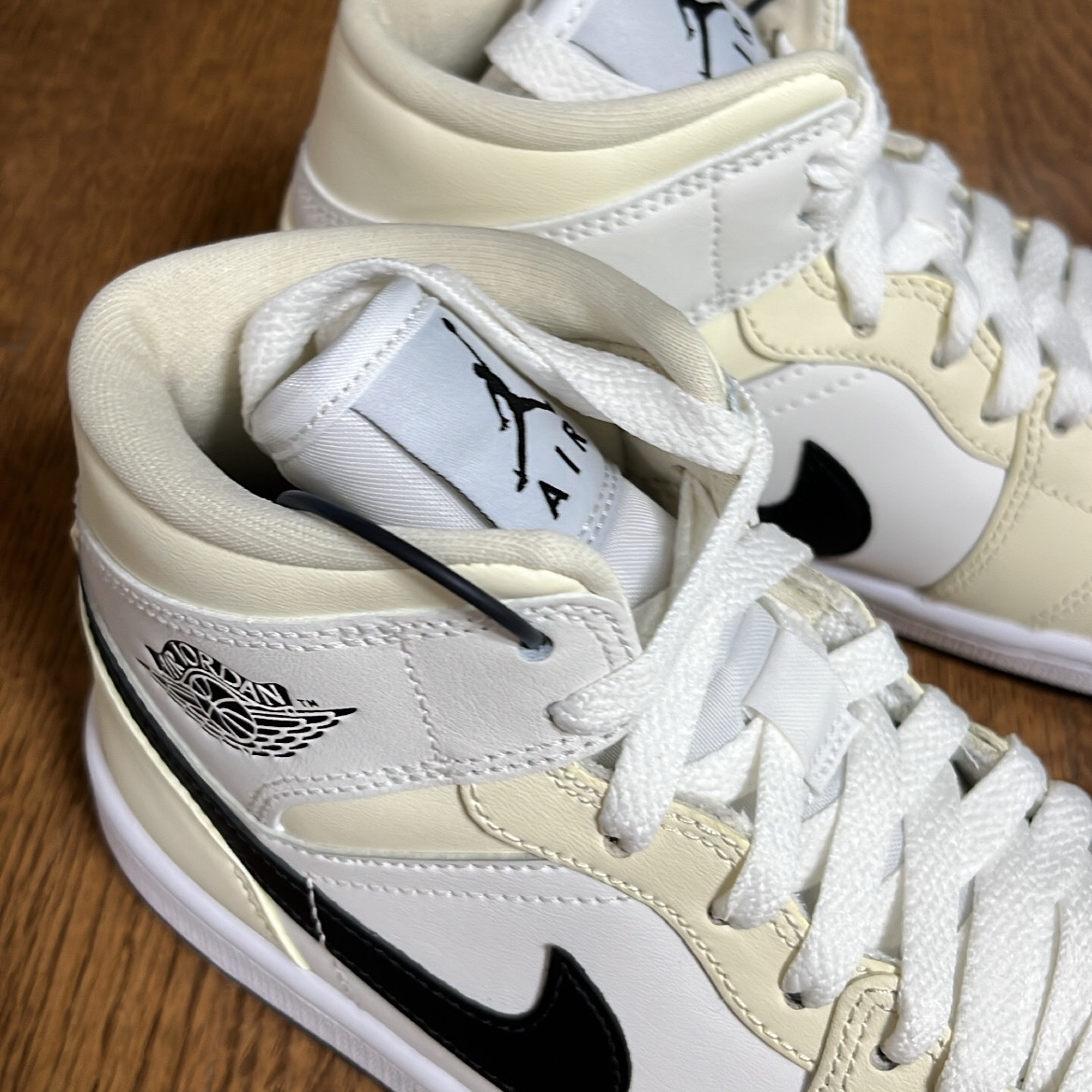 (W) Jordan 1 Mid Coconut Milk 착용 스타일 - 2