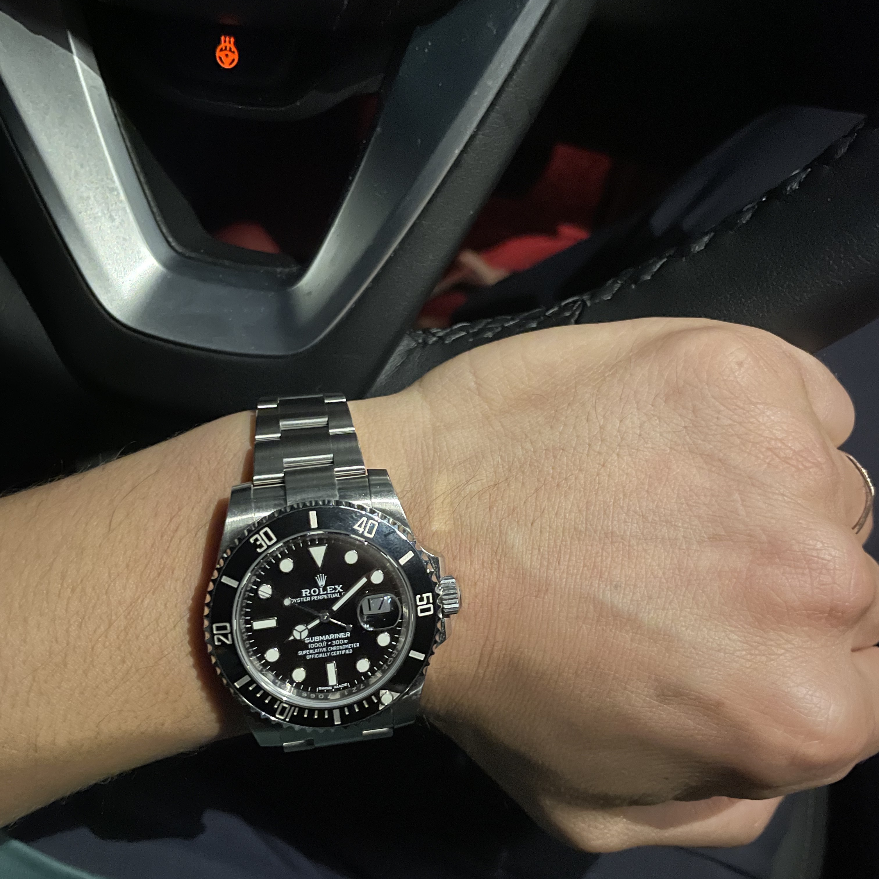 Rolex Submariner Date 41mm 126610LN Black Oyster 착용 스타일