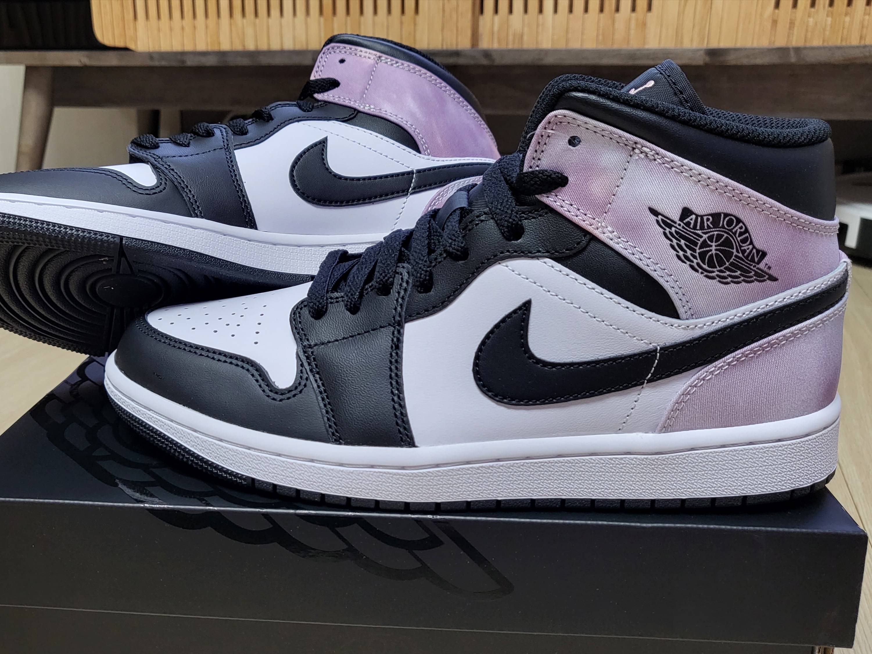 Jordan 1 Mid White Black Tie-Dye 착용 스타일 - 1