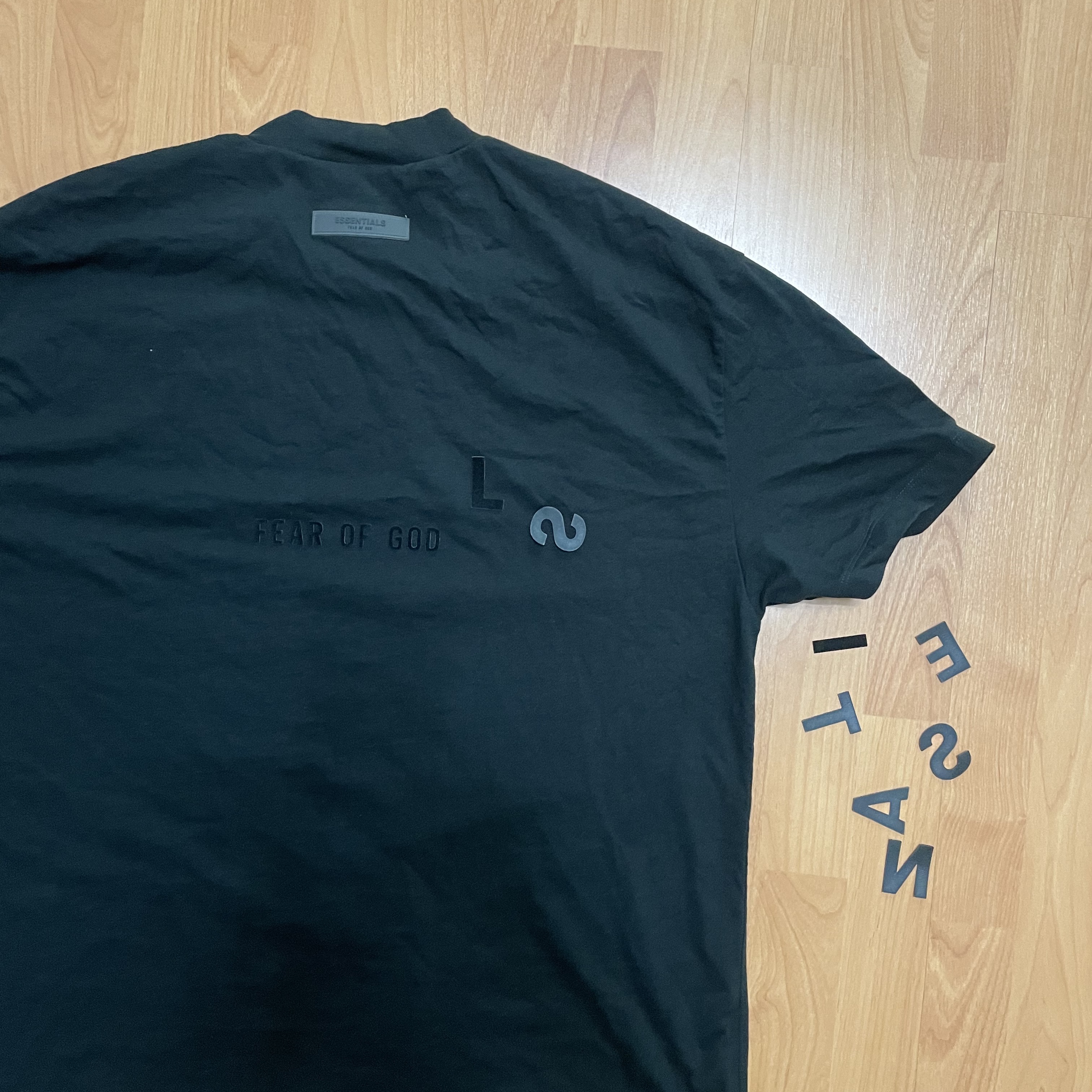 Essentials The Core Collection T-Shirt Stretch Limo, Essentials The Core Collection Sweatshorts Stretch Limo 착용 스타일 - 1