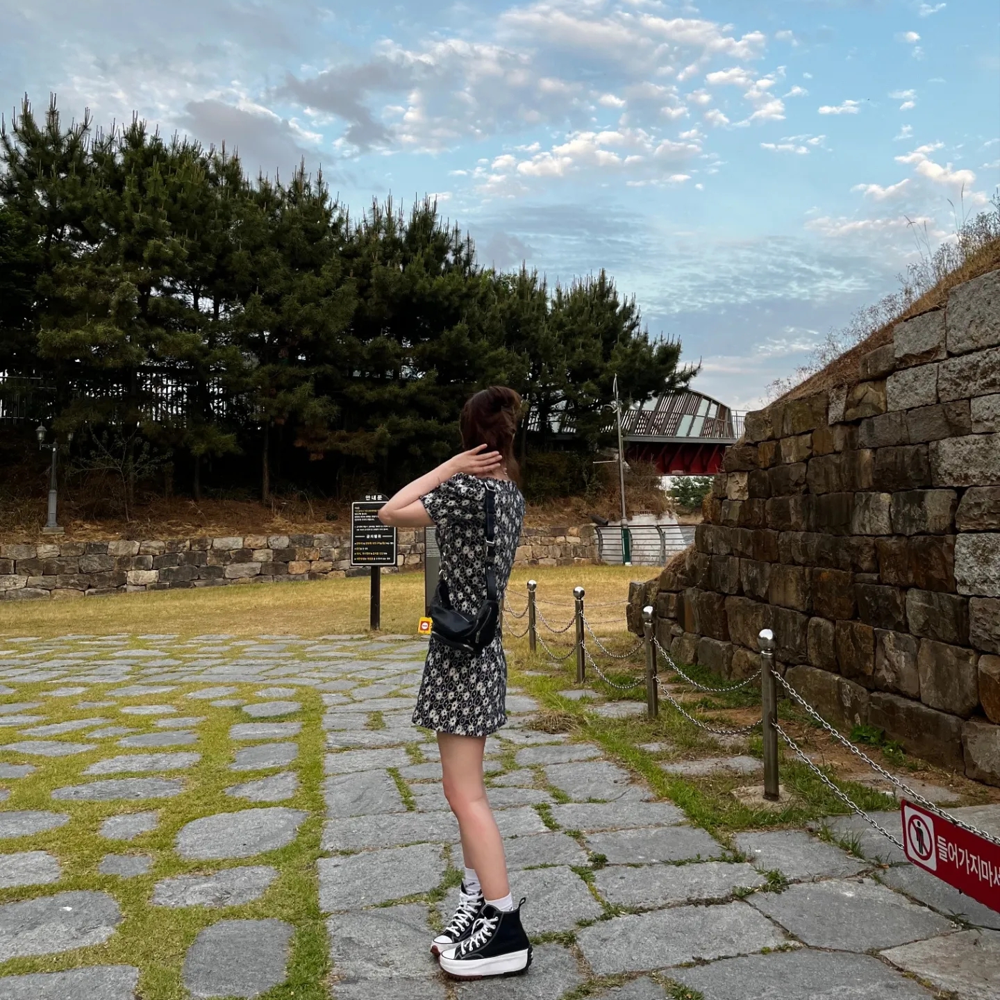 Converse Run Star Hike Hi Black White Gum 착용 스타일