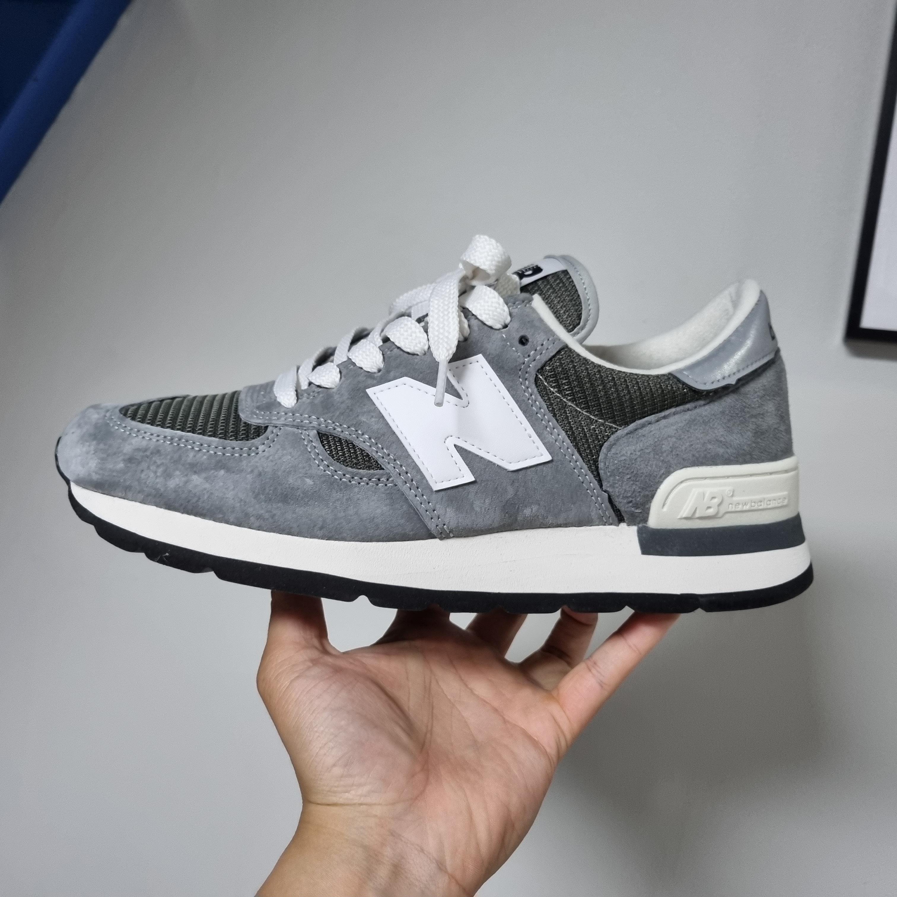 New Balance 990v1 Made in USA Grey White 착용 스타일 - 2