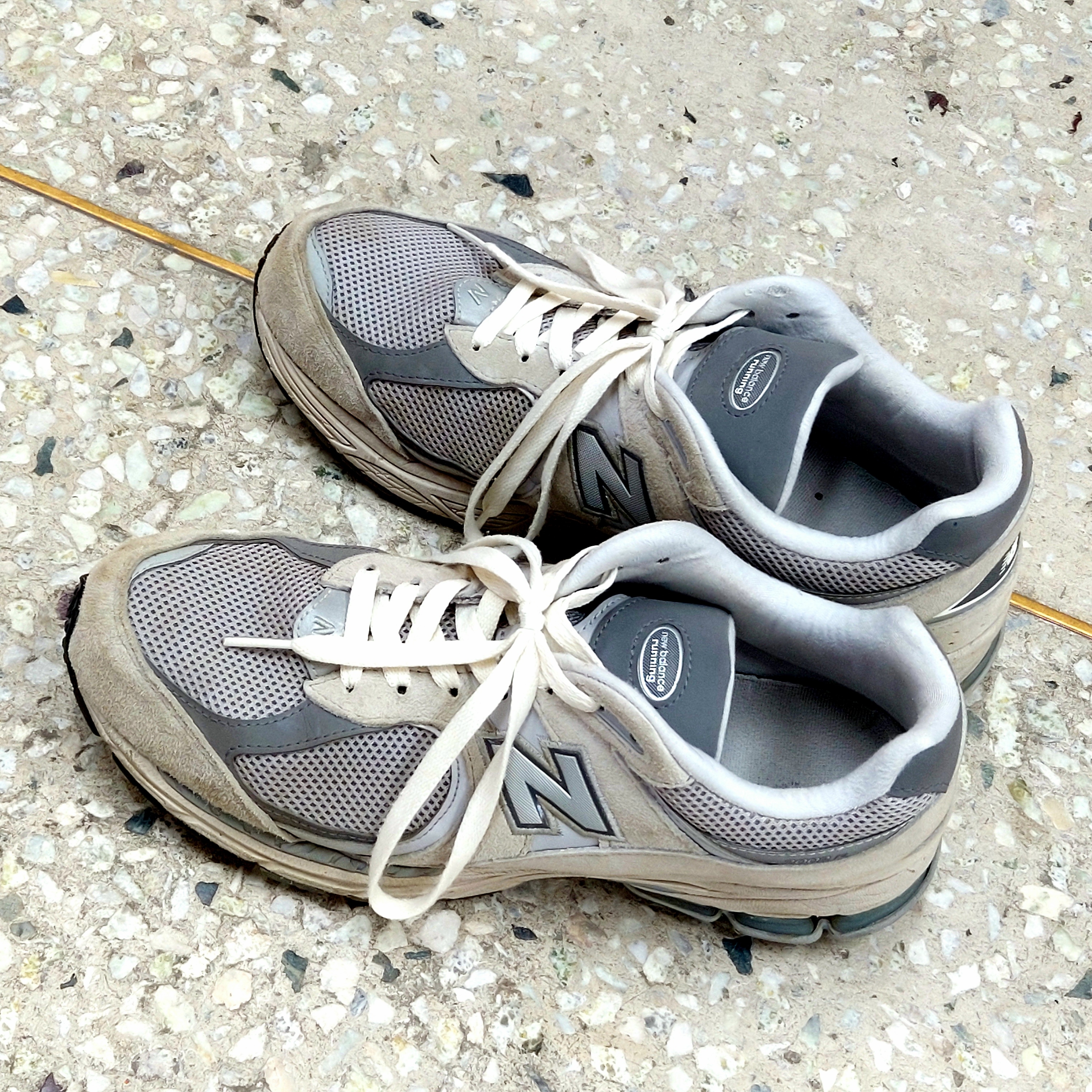 New Balance 2002R T2 Gray 착용 스타일