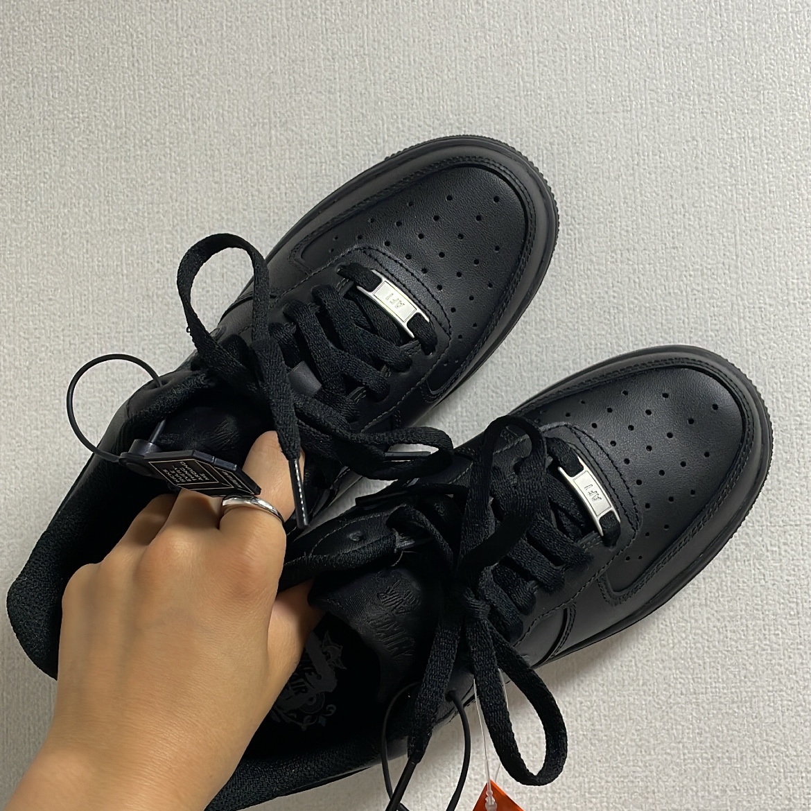 Nike Air Force 1 '07 Low Triple Black 착용 스타일