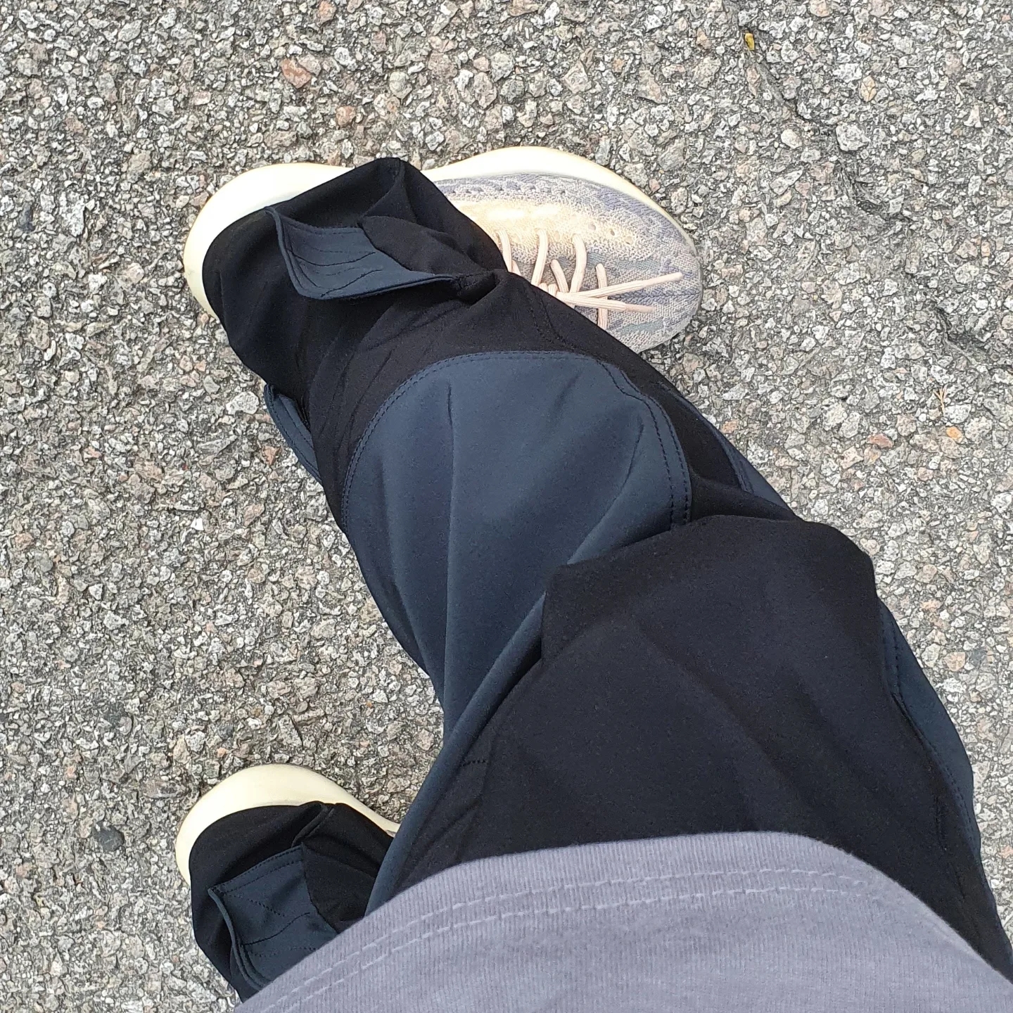 Undermycar Bucky Multi Pocket Dynamic Pants Dark Forest - 22SS, Adidas Yeezy Boost 380 Mist - Non-Reflective 착용 스타일