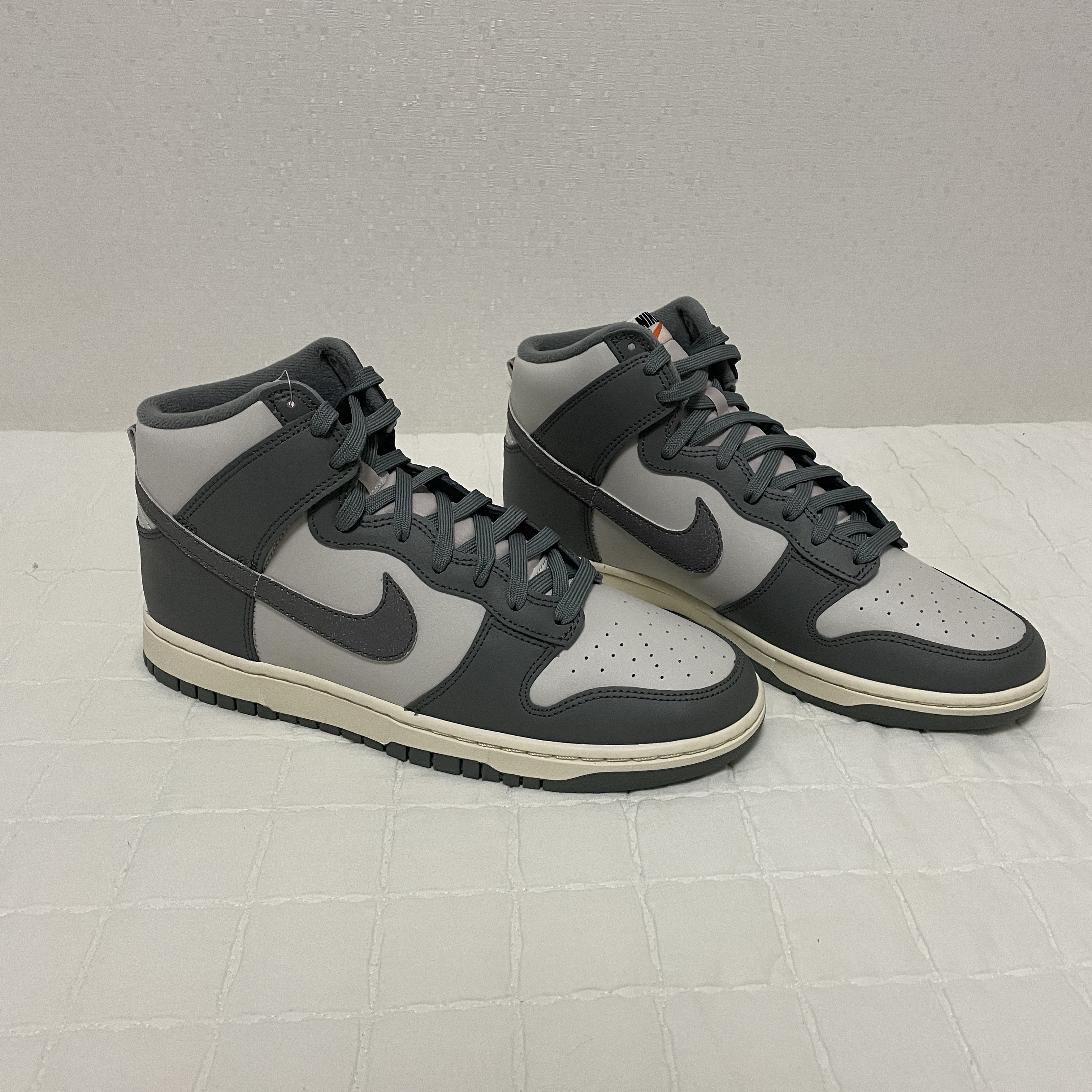 Nike Dunk High Retro SE VNTG Light Bone 착용 스타일 - 2