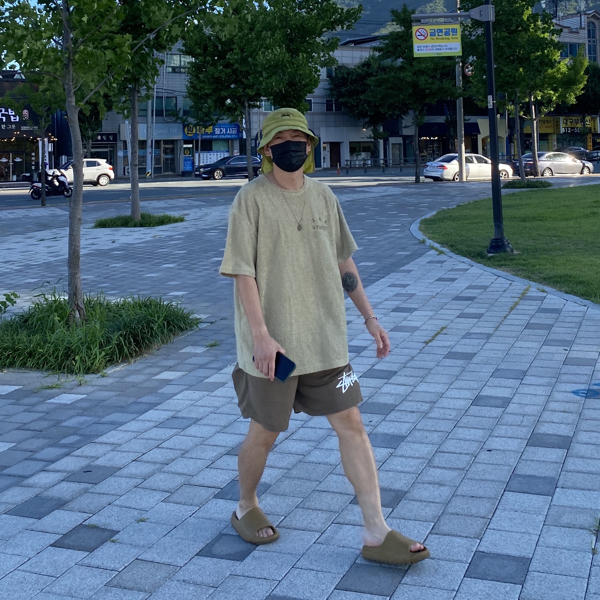 IAB Studio Towel T-Shirt Light Green, Stussy Big Stock Water Shorts Brown 착용 스타일 - 1