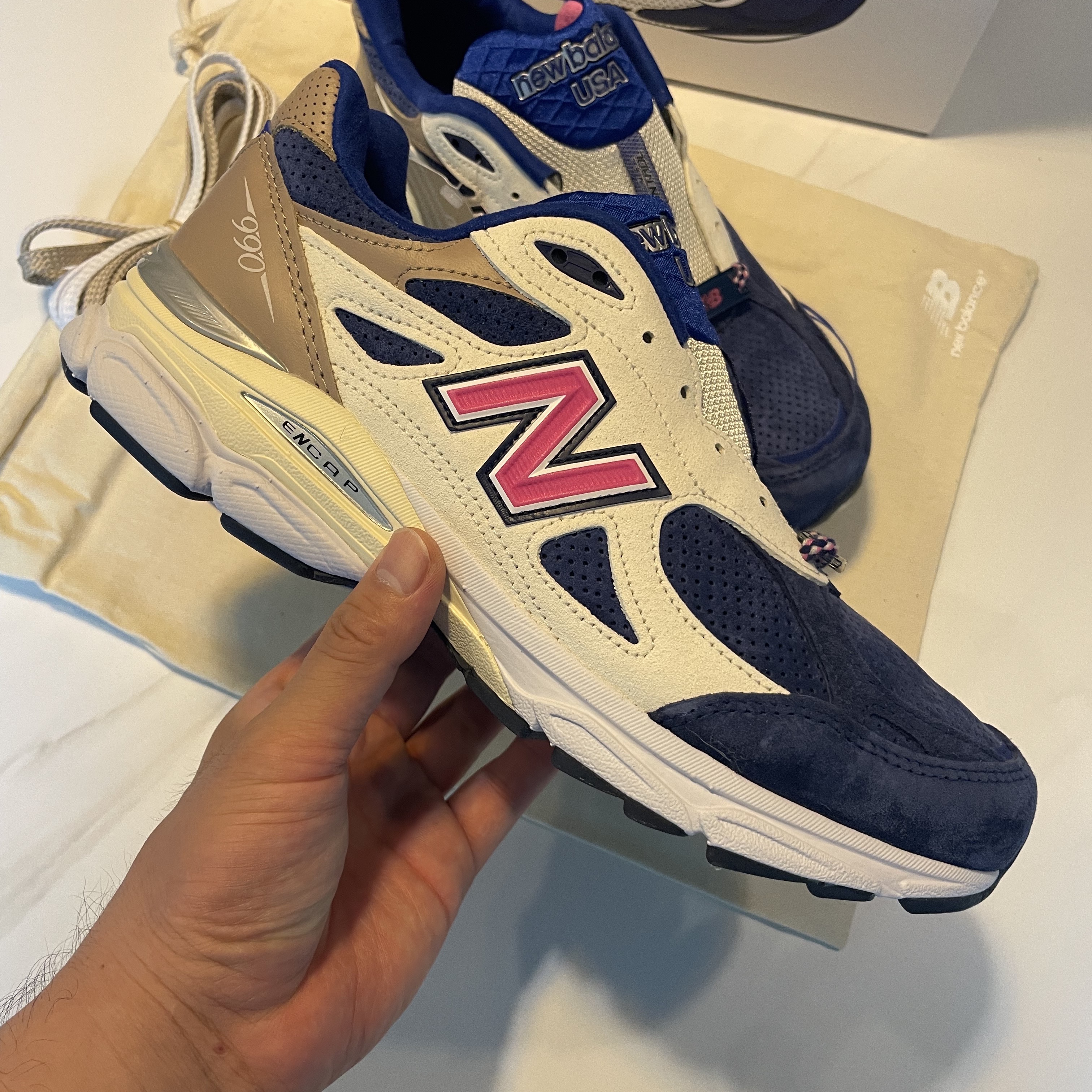 New Balance x Kith x United Arrows & Sons 990v4 Made in USA Grey Pink, New Balance x Kith 990v3 Made in USA Daytona 착용 스타일 - 3