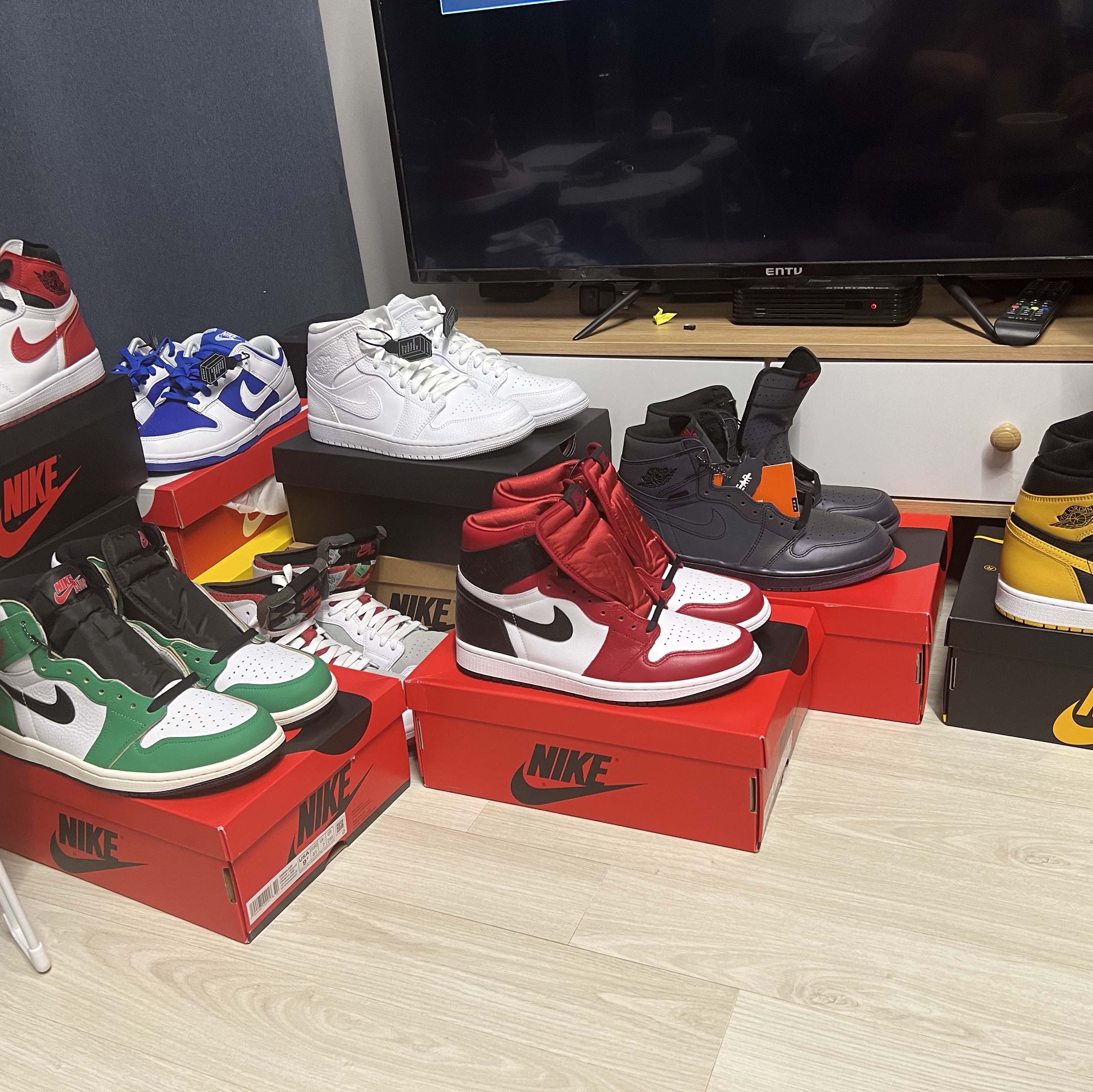 Jordan 1 Retro High OG Heritage, (W) Jordan 1 Retro High OG Lucky Green 착용 스타일