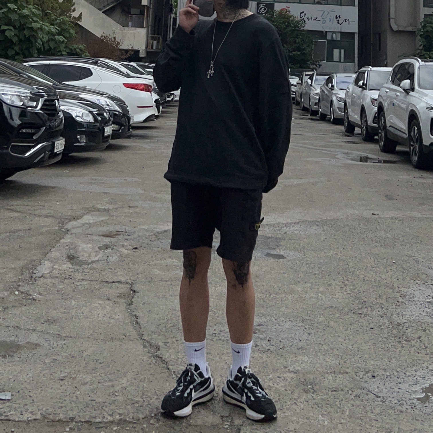 Nike x Sacai VaporWaffle Black White, Stone Island 64651 Fleece Bermuda Shorts Black - 22SS 착용 스타일