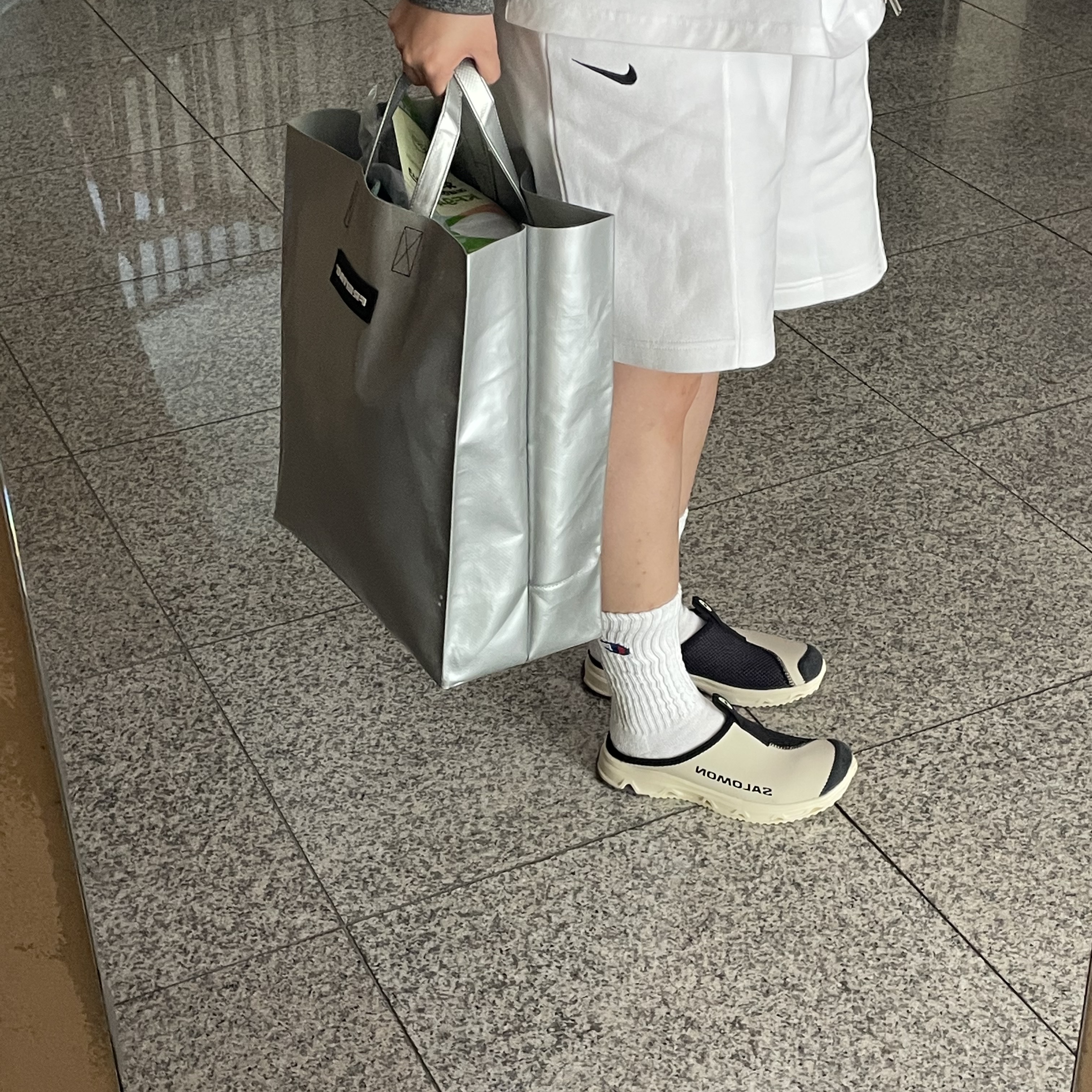 Salomon RX Slide 3.0 Bleached Sand 착용 스타일
