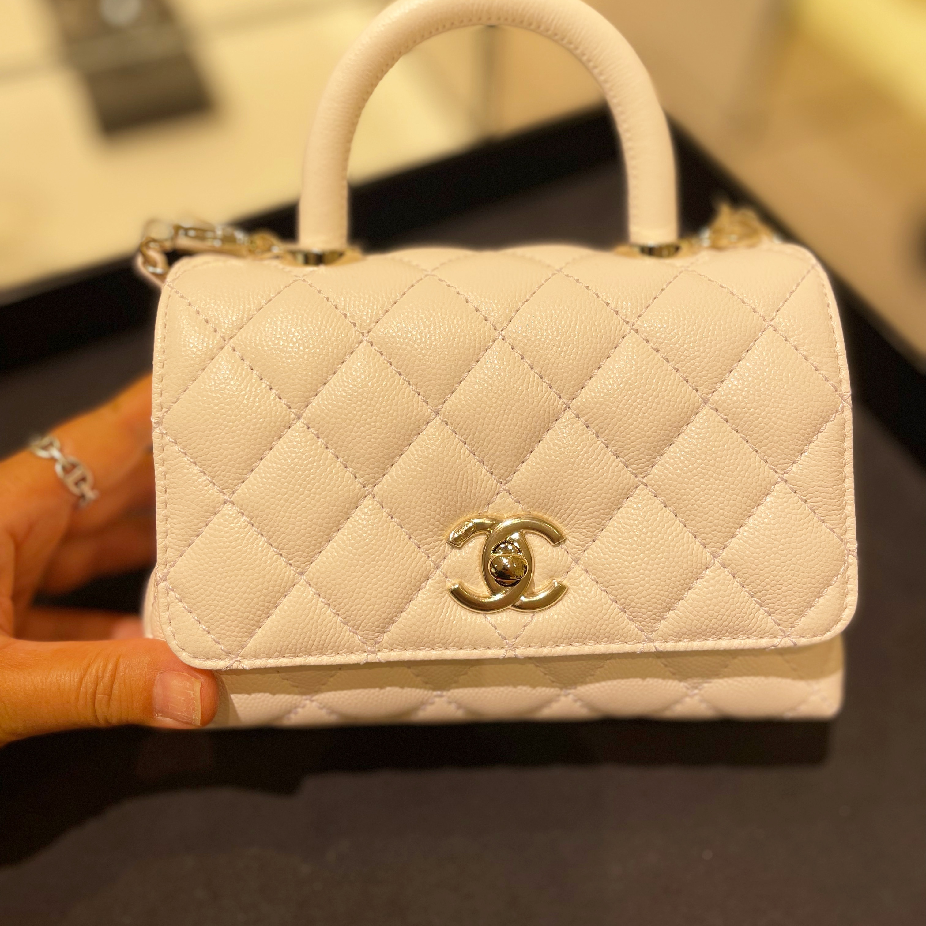 Chanel Flap Bag with Top Handle Grained Calfskin & Gold White 착용 스타일