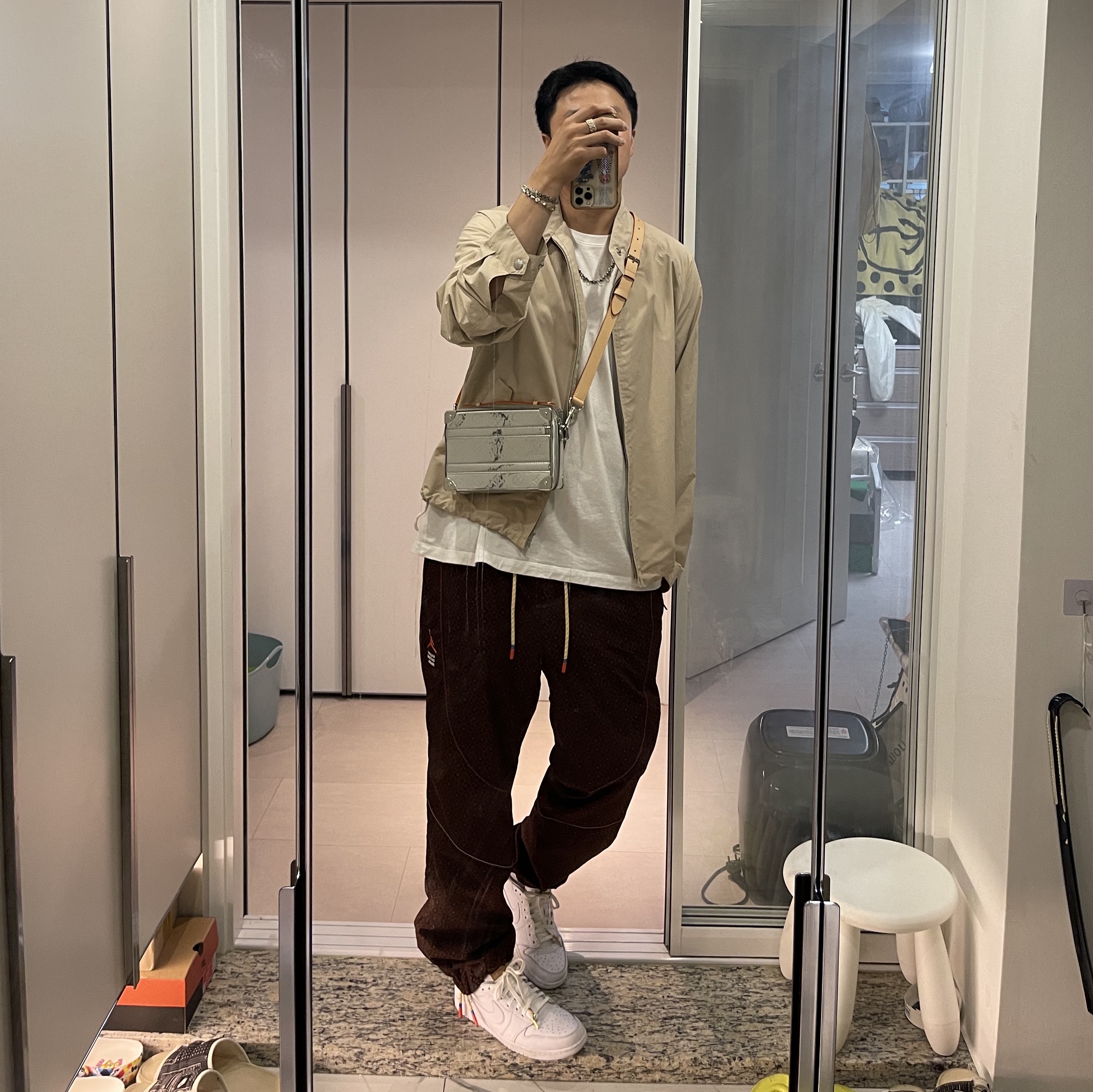 Jordan 1 Retro Low OG Premium White Tan, Nike Asuna Slide Pale Ivory Rattan 착용 스타일