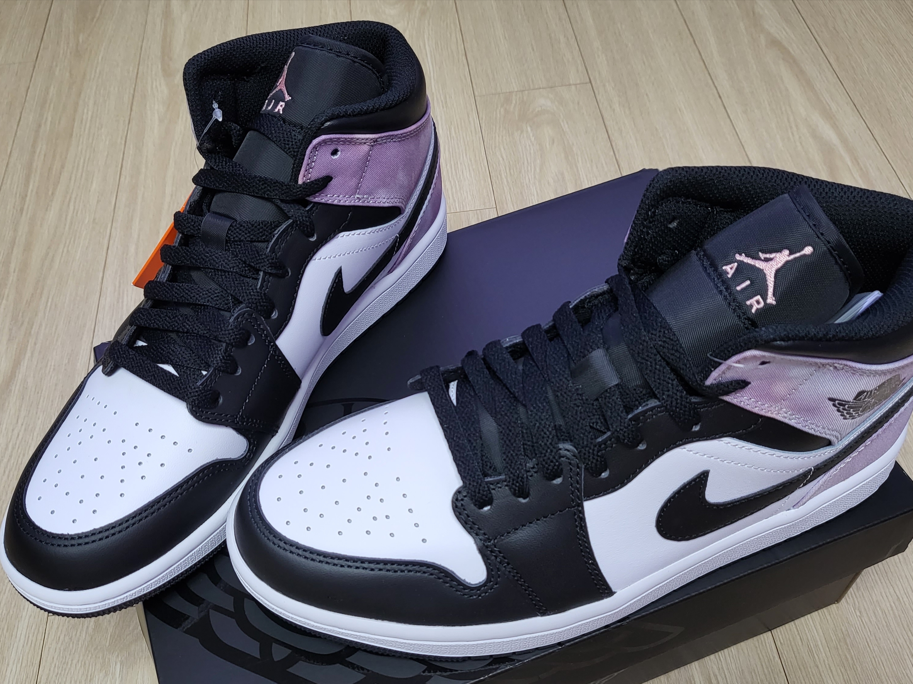 Jordan 1 Mid White Black Tie-Dye 착용 스타일 - 2
