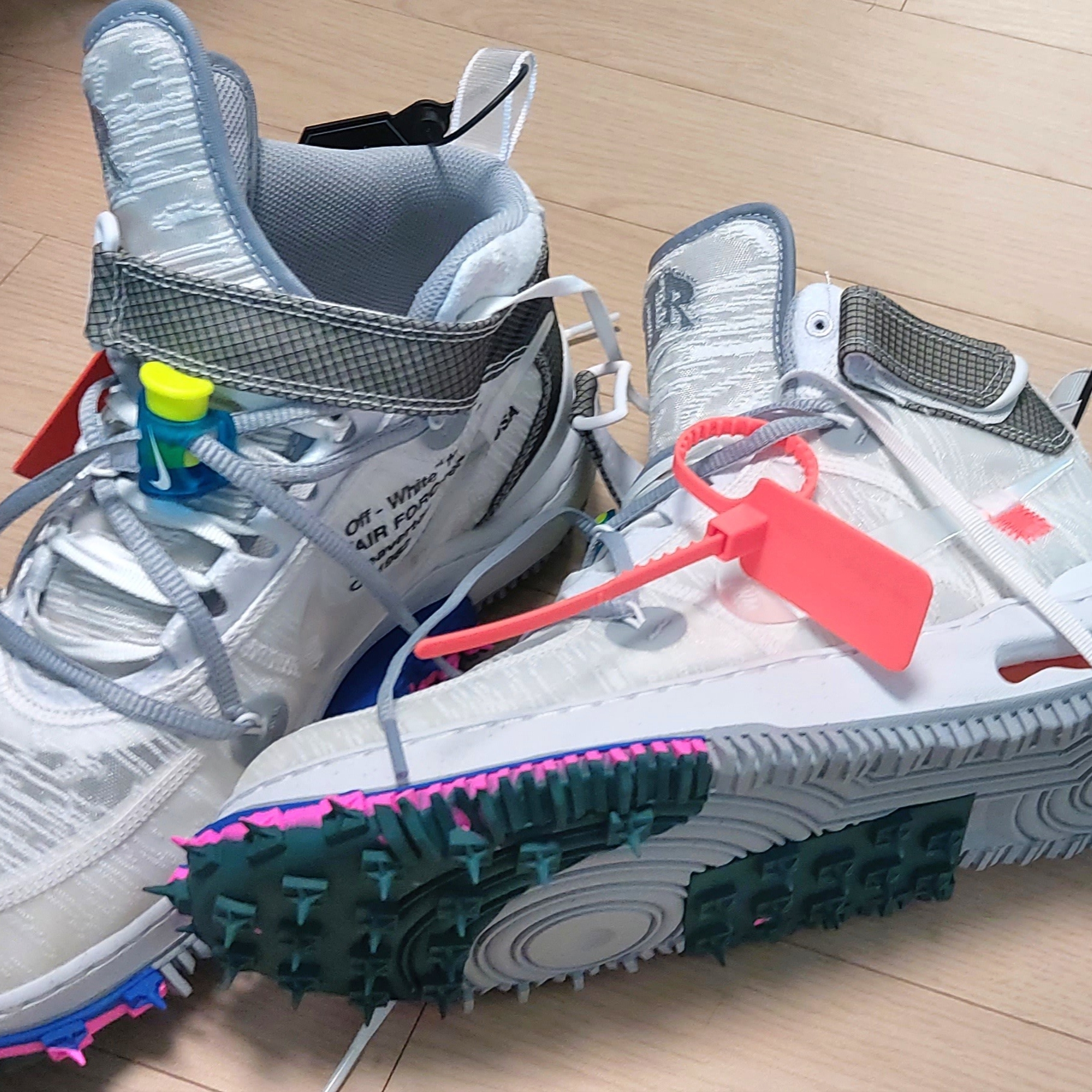 Nike x Off-White Air Force 1 Mid SP White, Nike x Sacai LDWaffle Black 착용 스타일 - 1