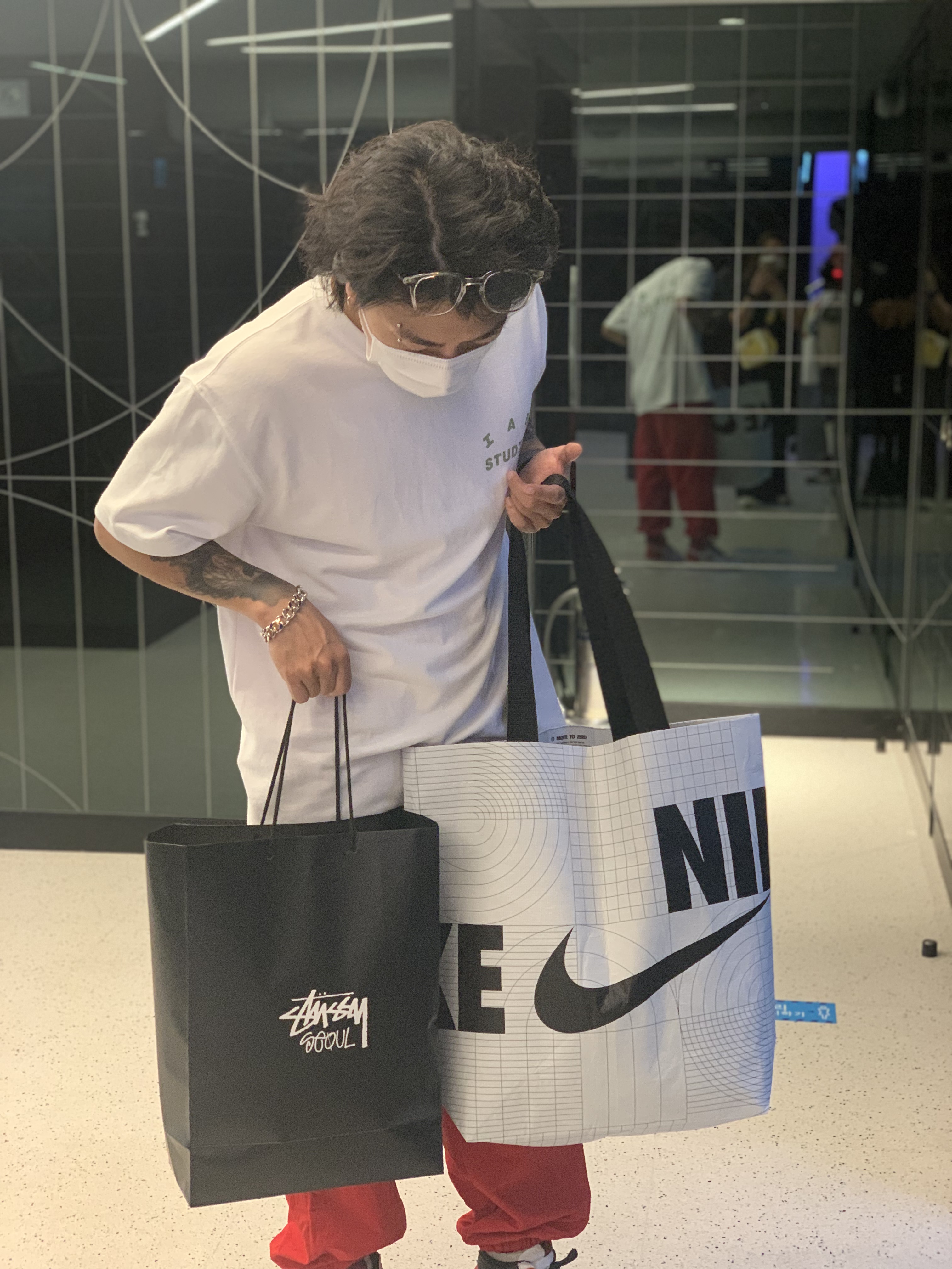 Jordan 1 Retro High OG Heritage, IAB Studio T-Shirt White Light Green 착용 스타일