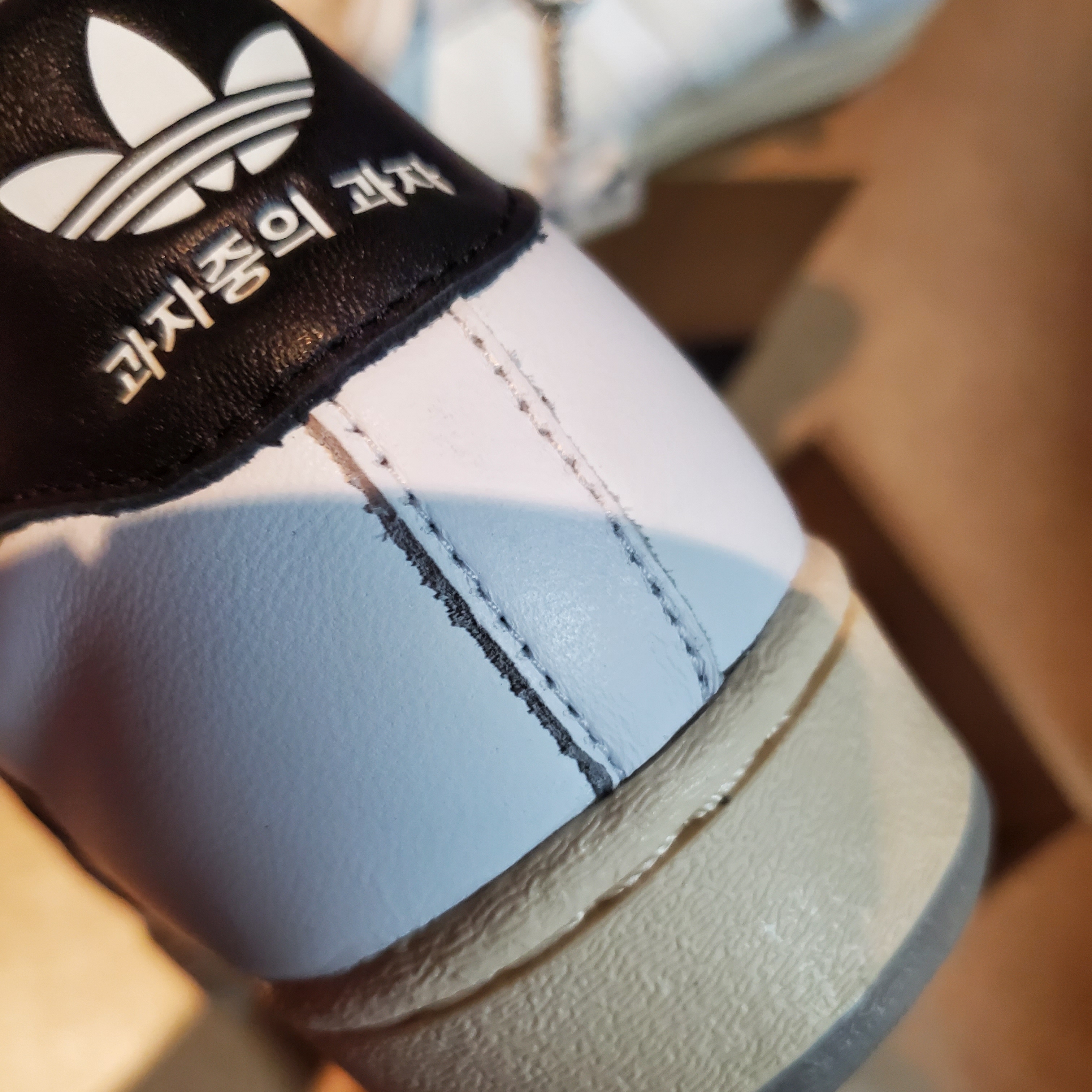 Adidas x Taegeukdang Superstar White Black 착용 스타일 - 4