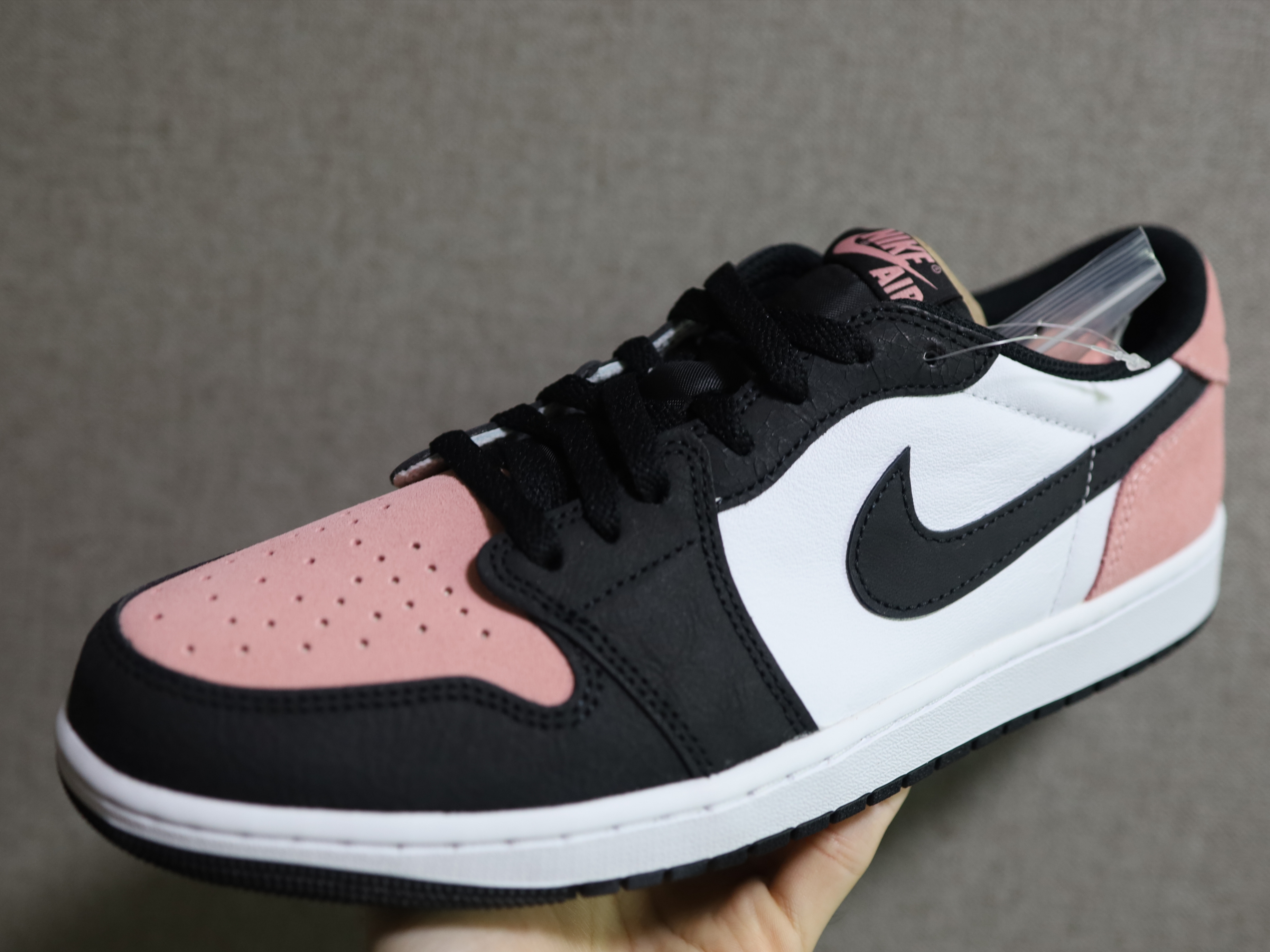 Jordan 1 Retro Low OG Bleached Coral 착용 스타일