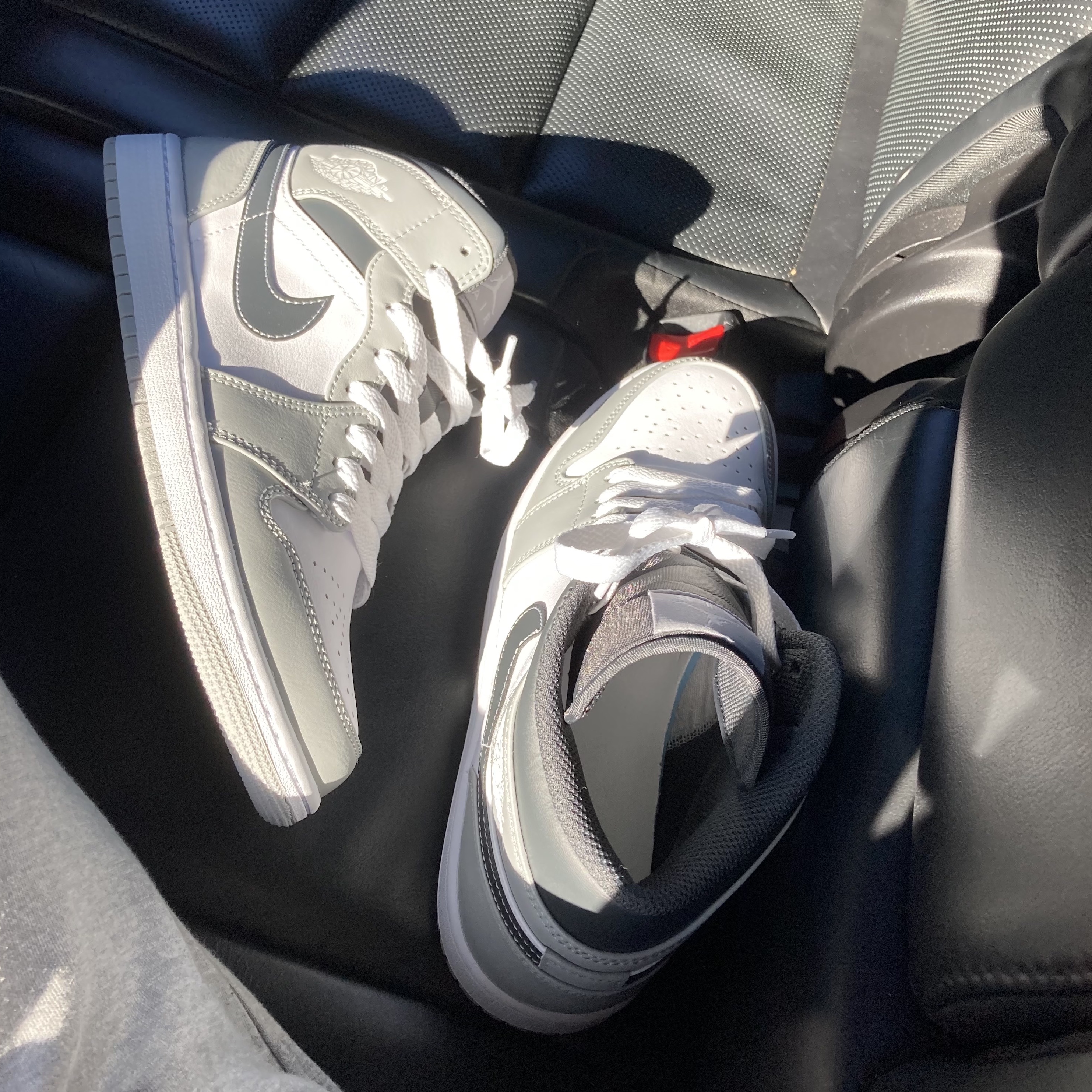 Jordan 1 Mid Light Smoke Grey Anthracite 착용 스타일 - 2