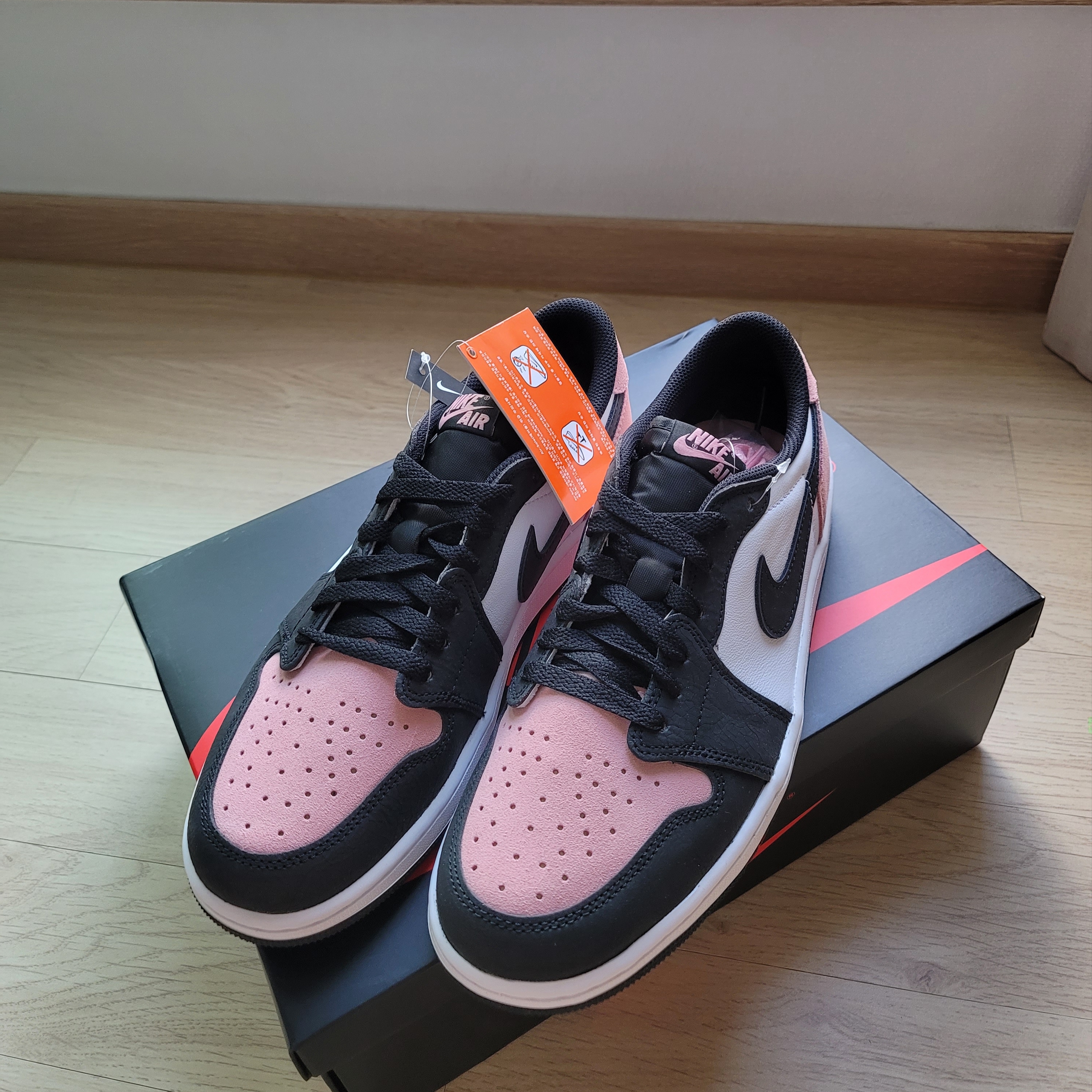 Jordan 1 Retro Low OG Bleached Coral 착용 스타일 - 3