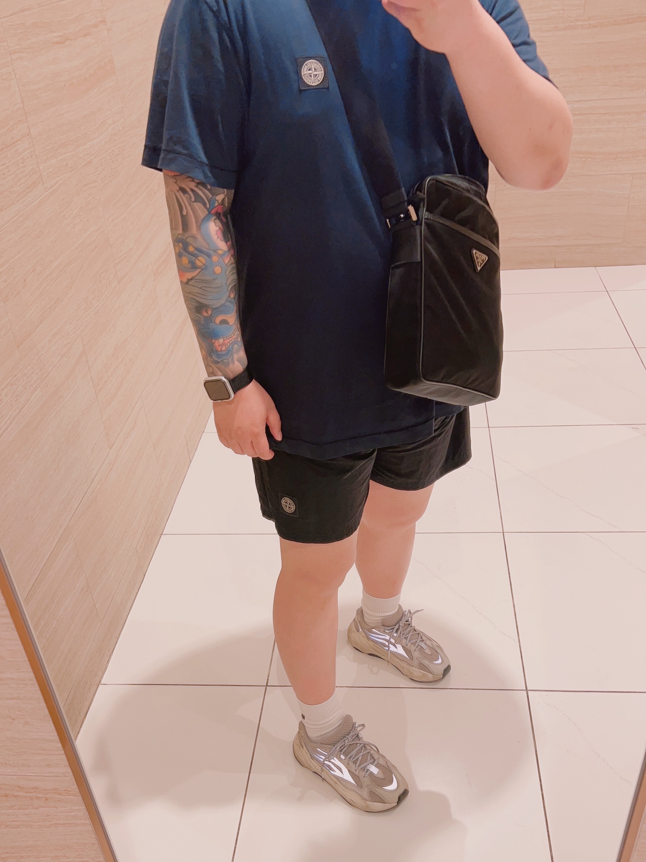 Adidas Yeezy Boost 700 V2 Static 2018, Stone Island B02X5 Marina Brushed Nylon Swim Shorts Black - 21SS 착용 스타일
