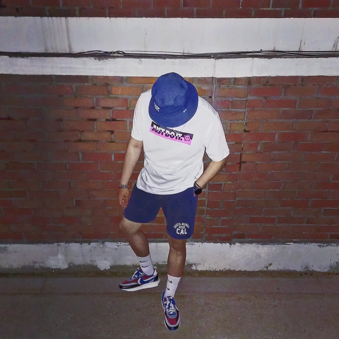 Nike x Sacai x Undercover LDWaffle Night Maroon Team Royal 착용 스타일