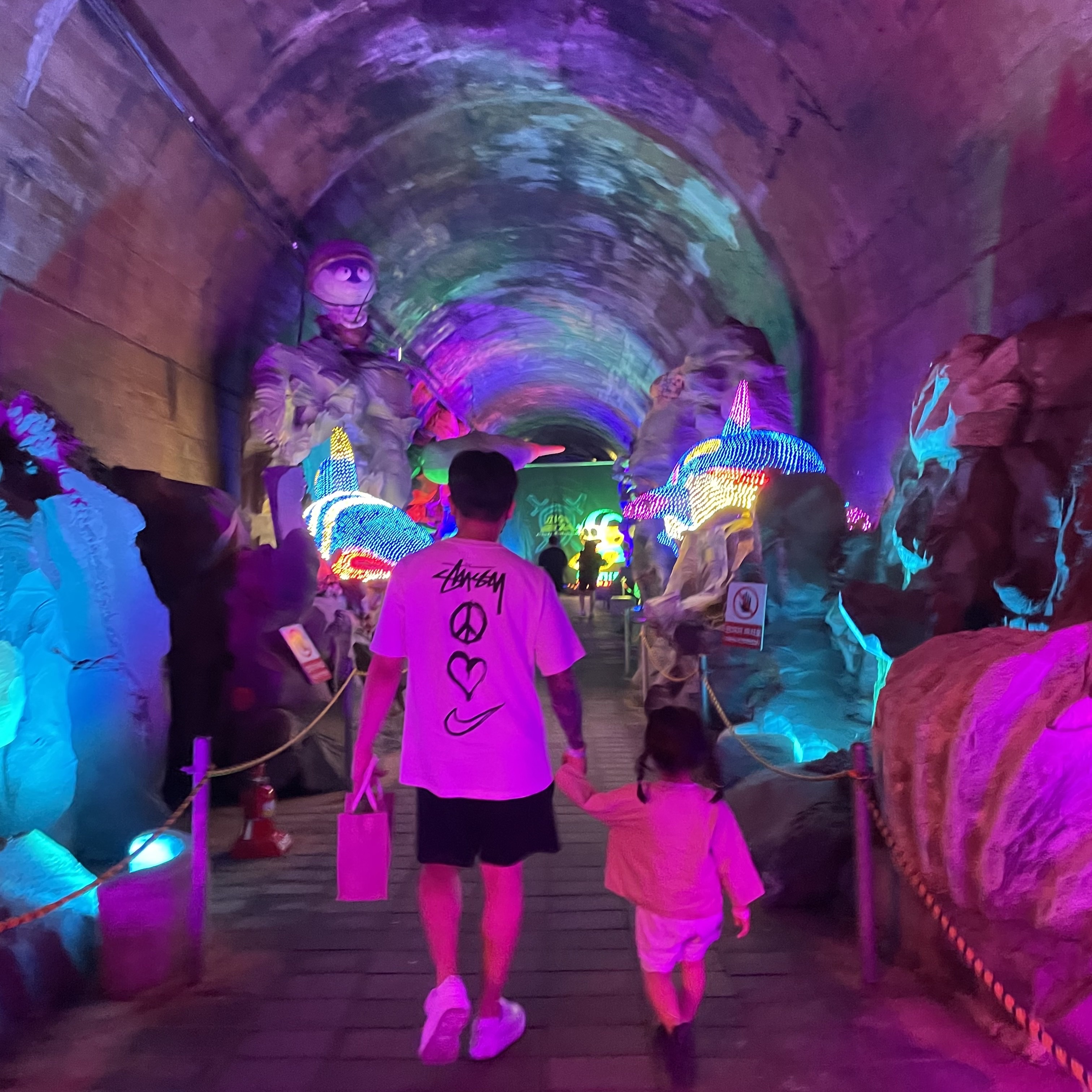 Nike x Stussy NRG RA T-Shirt Summit White (DM4942-121), Nike x Peaceminusone Kwondo1 White 착용 스타일