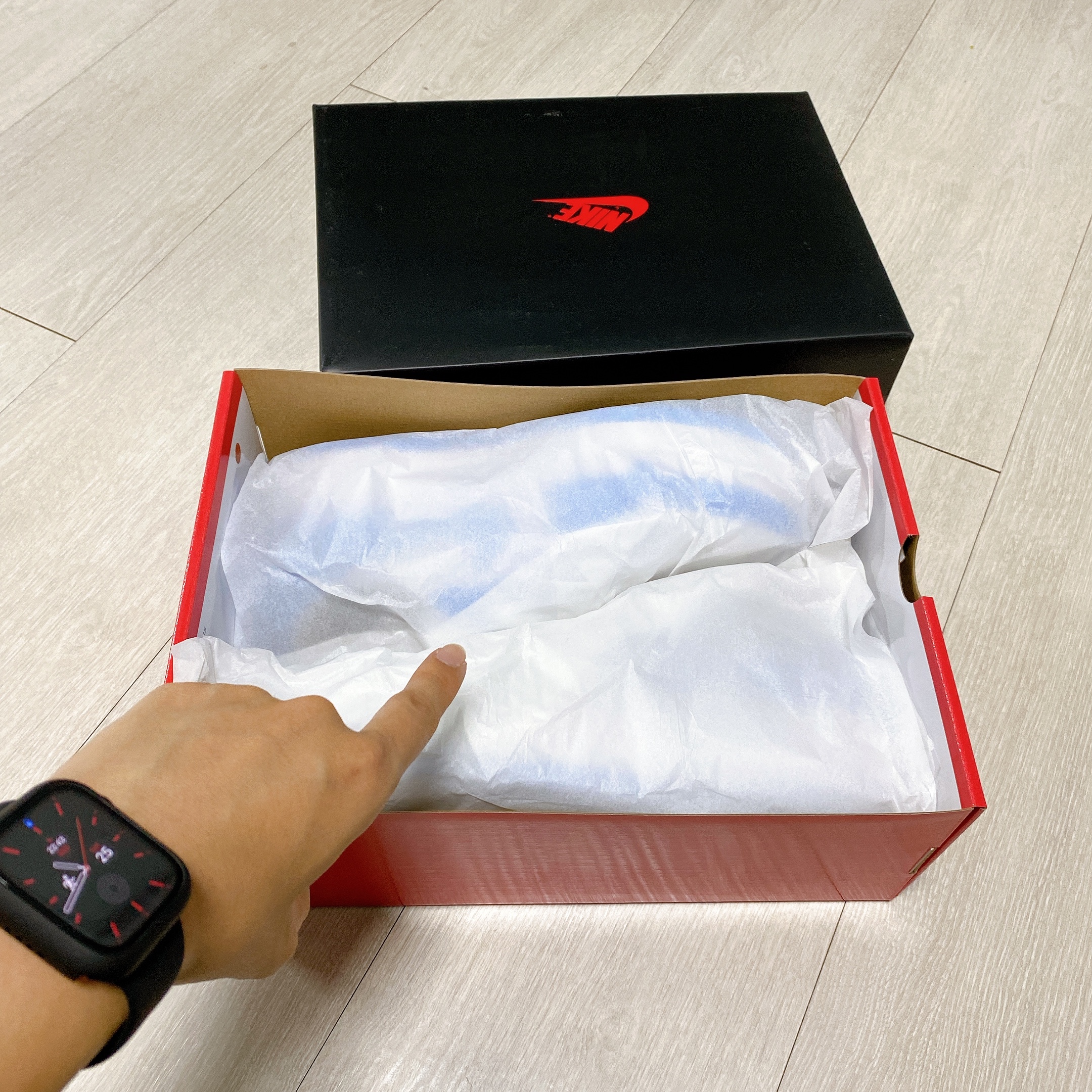 Apple Watch Nike Series 7 41mm GPS Midnight Aluminum Case with Nike Sport Band Anthracite Black (Korean Ver.) 착용 스타일