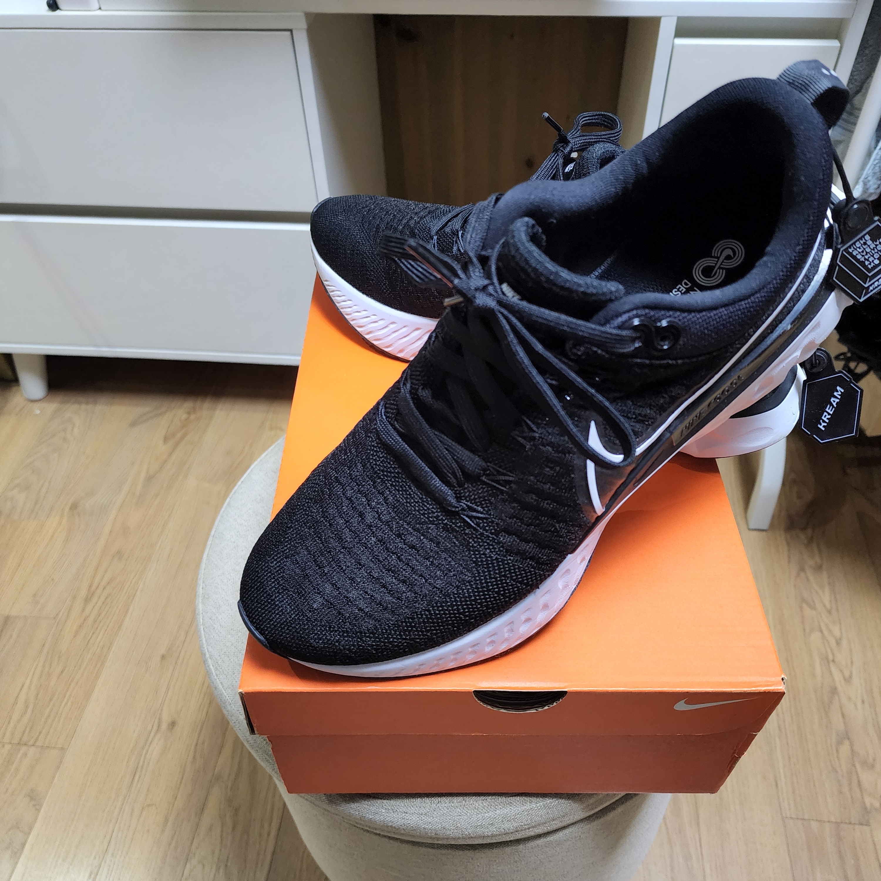 Nike React Infinity Run Flyknit 2 Black White 착용 스타일 - 2