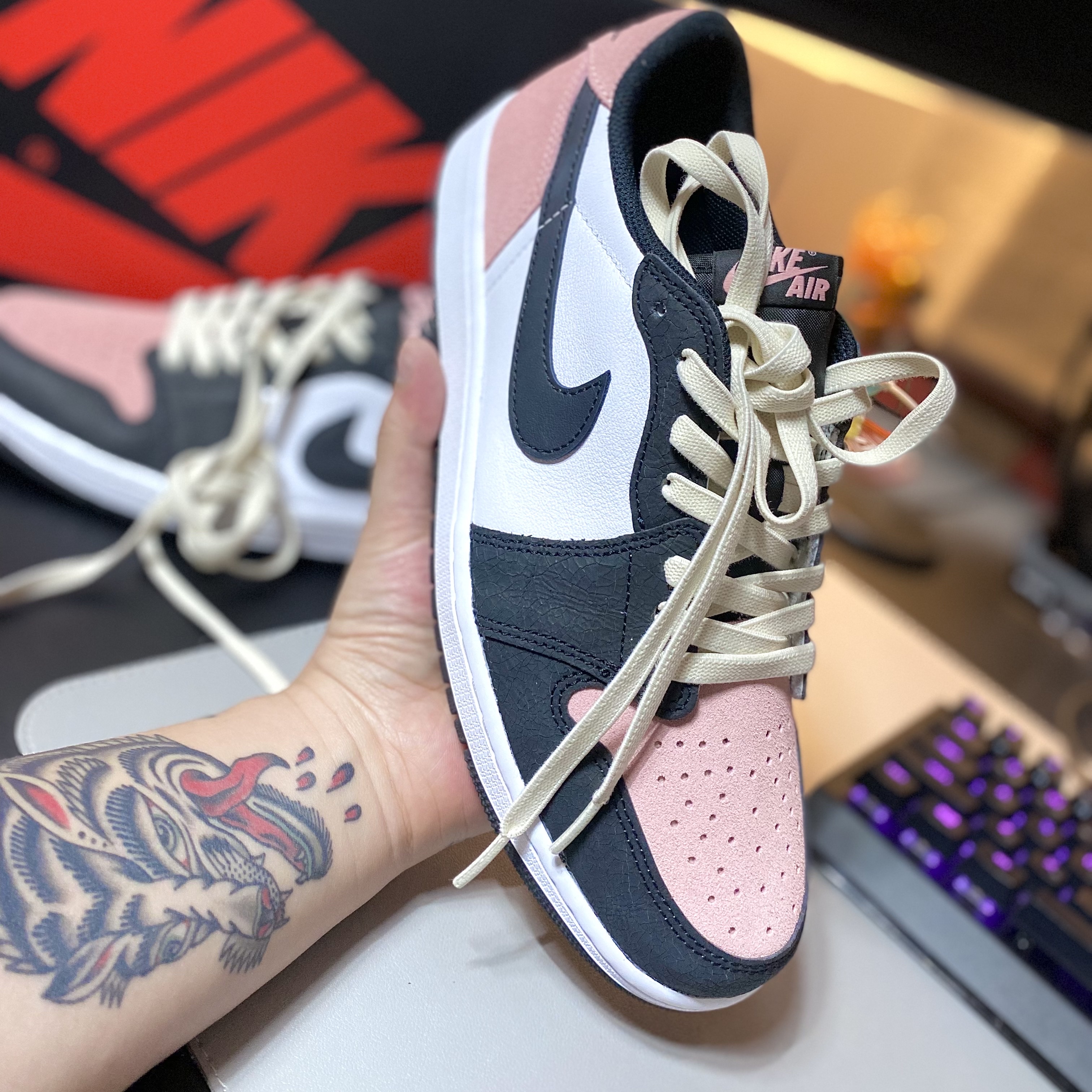 Jordan 1 Retro Low OG Bleached Coral, Lego Year of the Tiger 착용 스타일 - 3