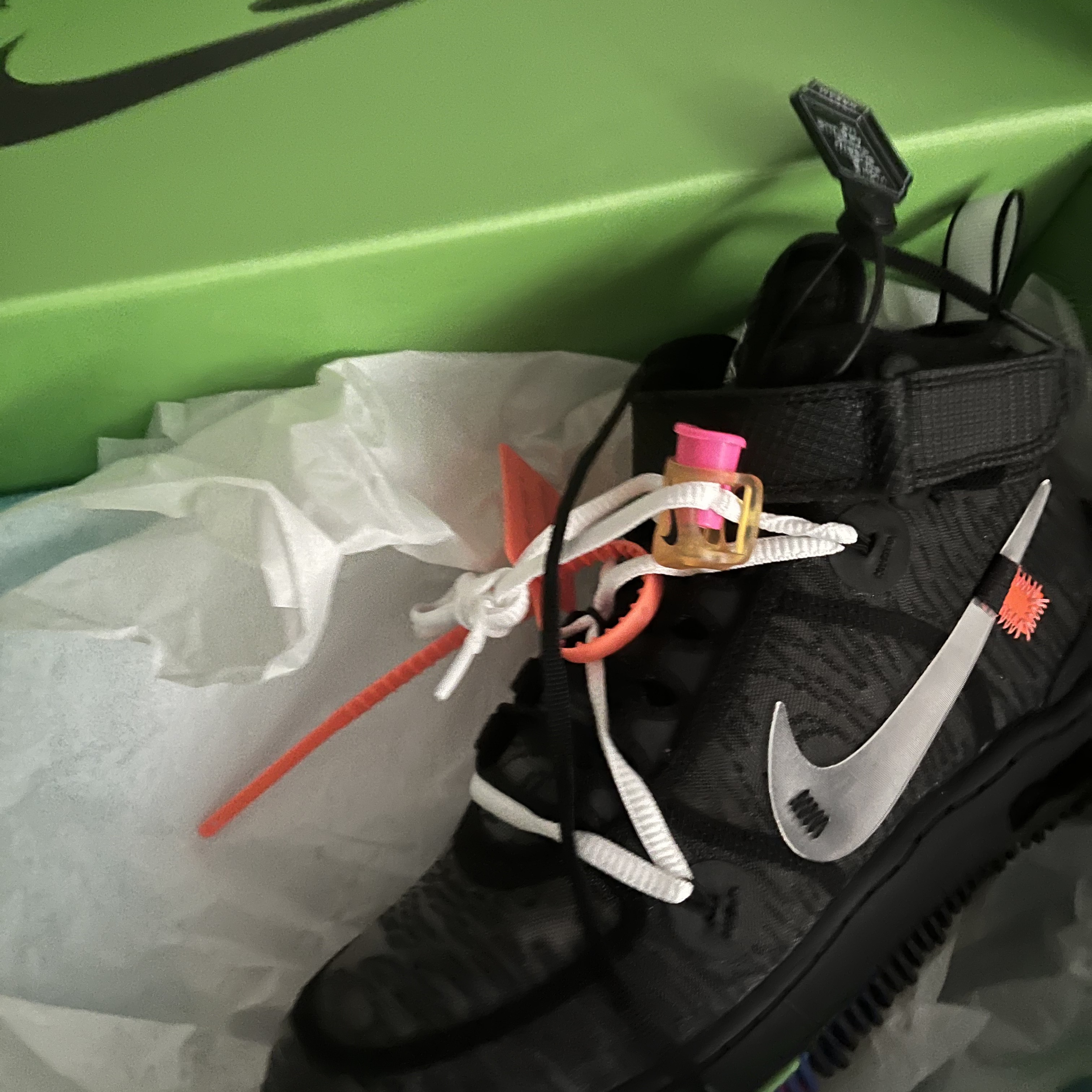 Nike x Off-White Air Force 1 Mid SP Black 착용 스타일 - 1