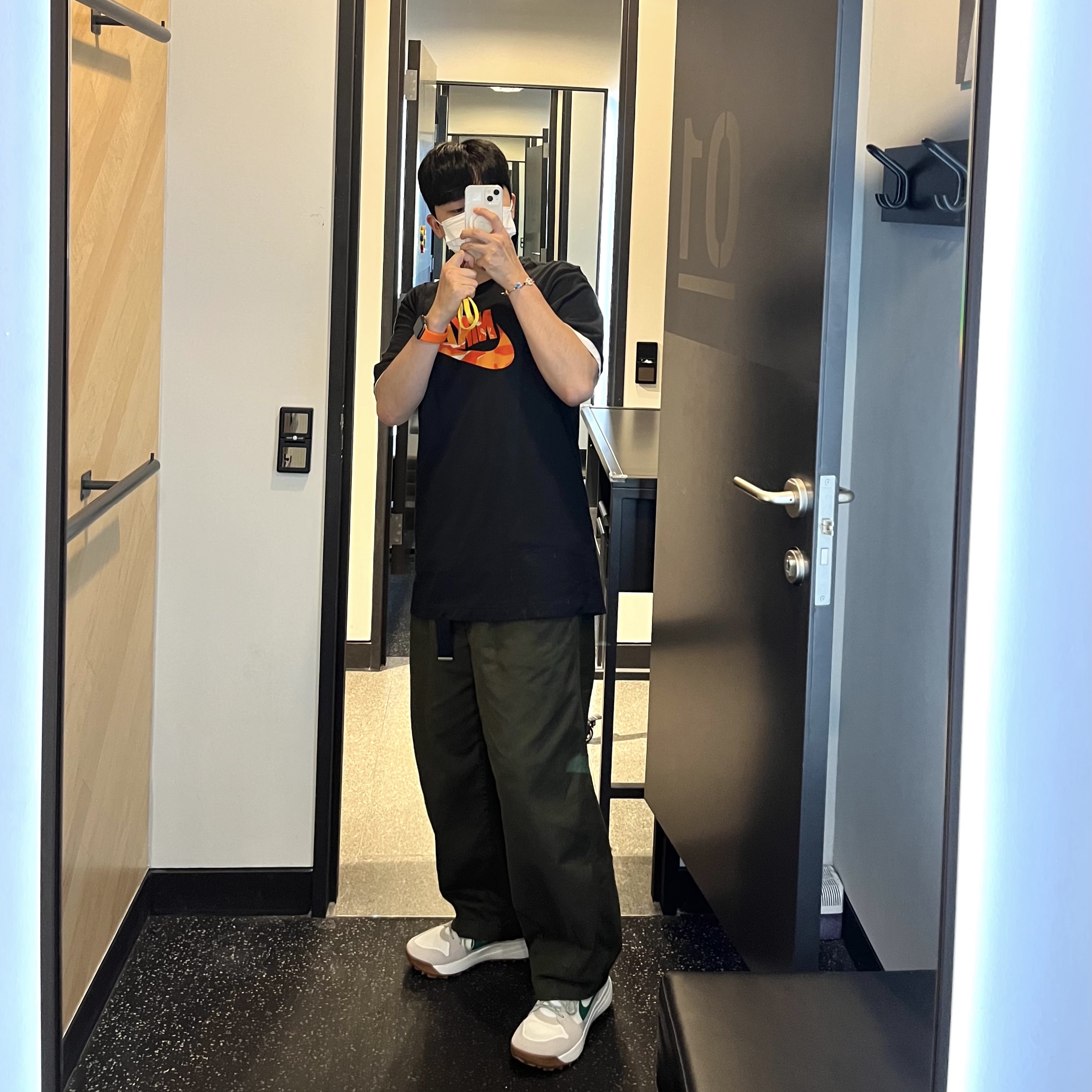 Nike ACG Lowcate Light Iron Ore 착용 스타일