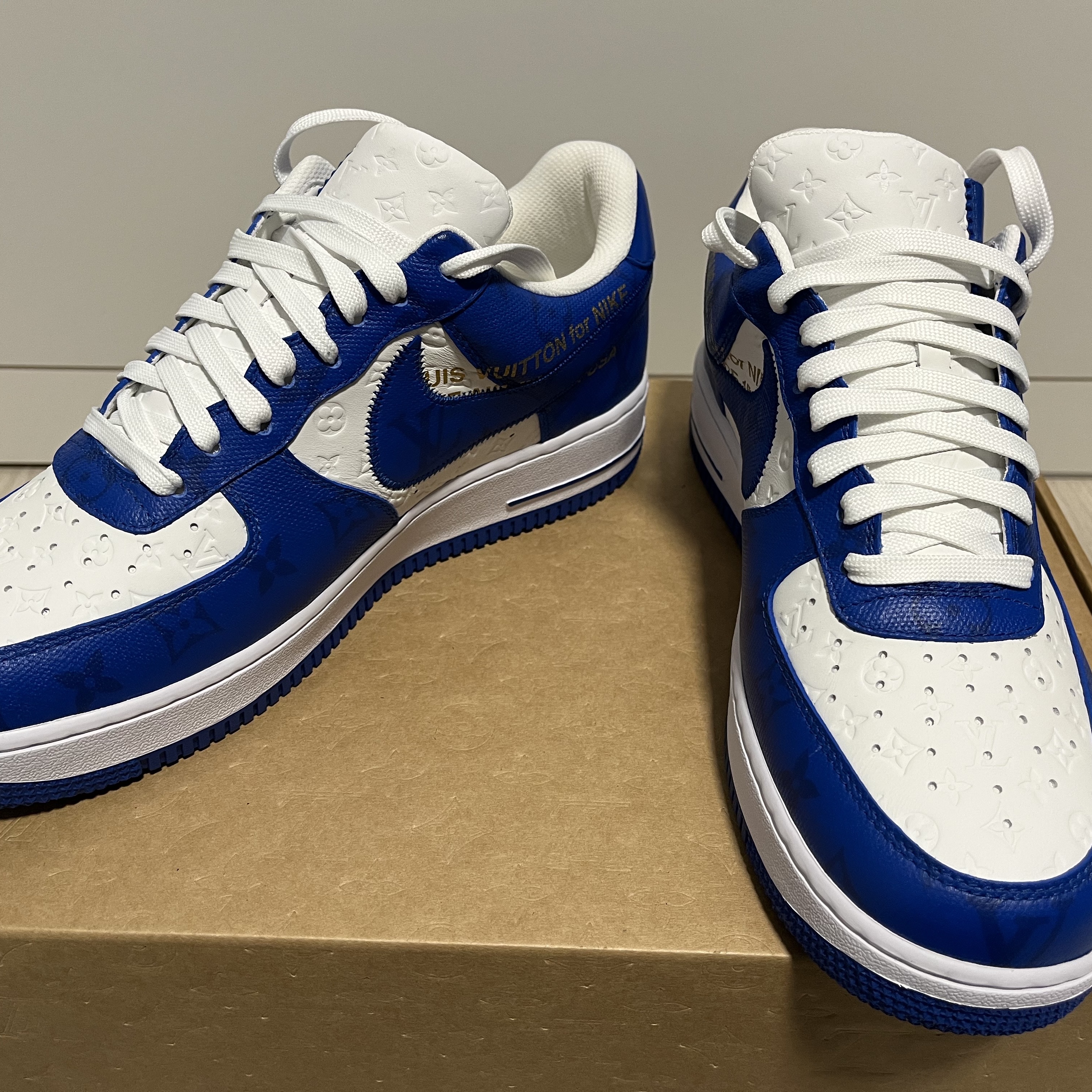 Louis Vuitton x Nike Air Force 1 Low by Virgil Abloh White Team Royal 착용 스타일 - 4