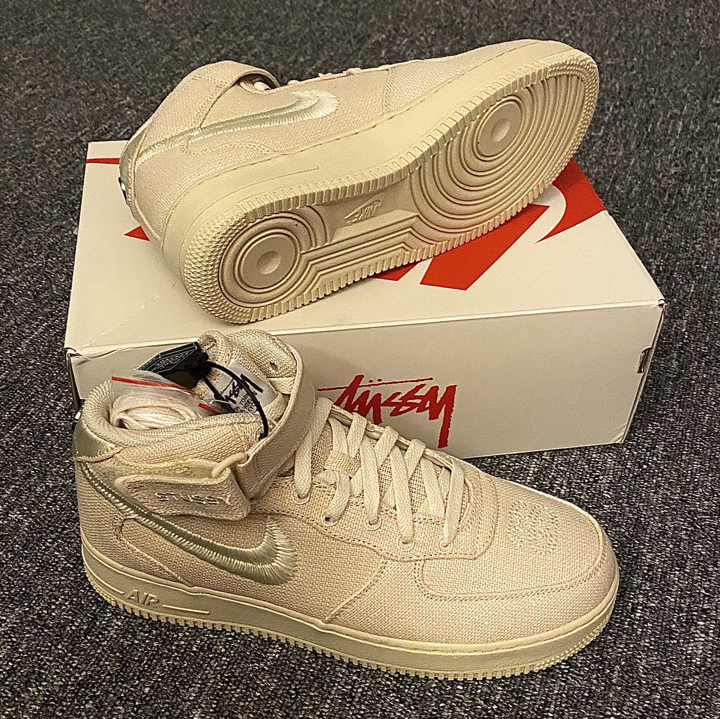 Nike x Stussy Air Force 1 '07 Mid SP Fossil 착용 스타일 - 1
