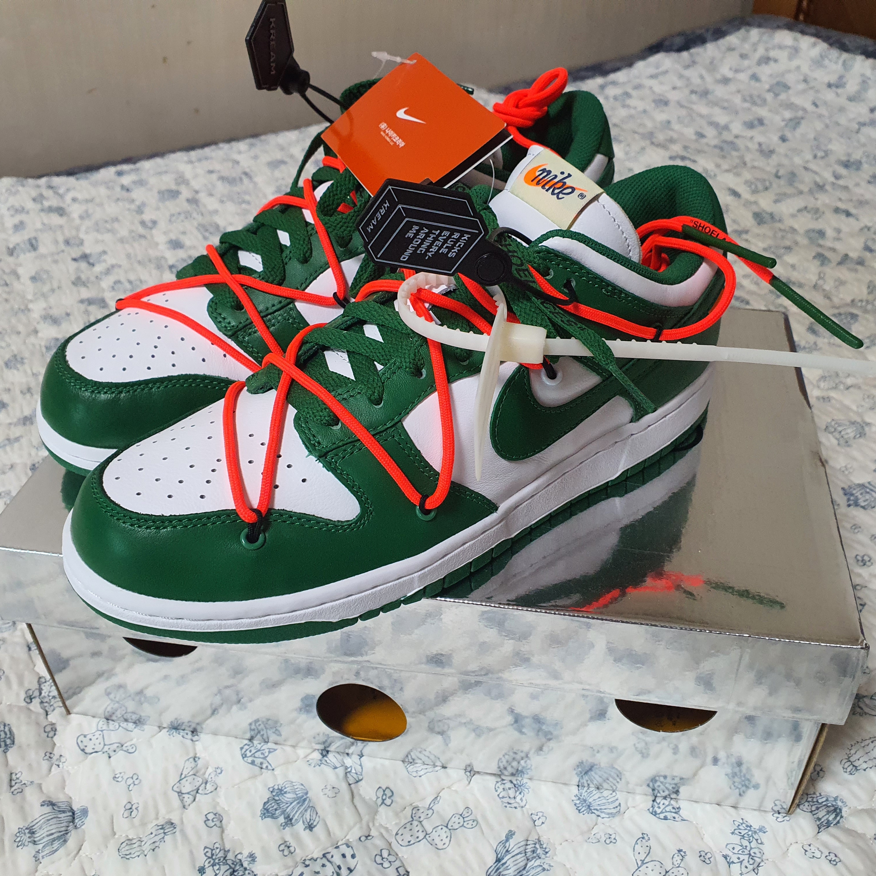 Nike x Off-White Dunk Low Pine Green 착용 스타일