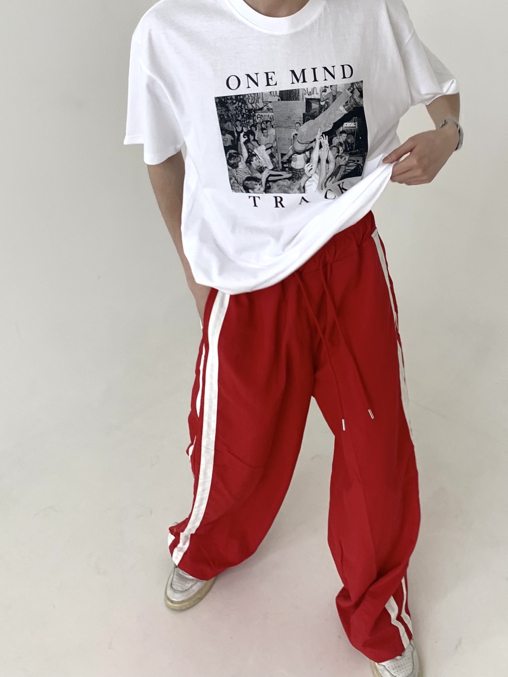 Autry Medalist Low Leather Sneakers White, (W) Autry Medalist Low Leather Sneakers White 착용 스타일 - 2