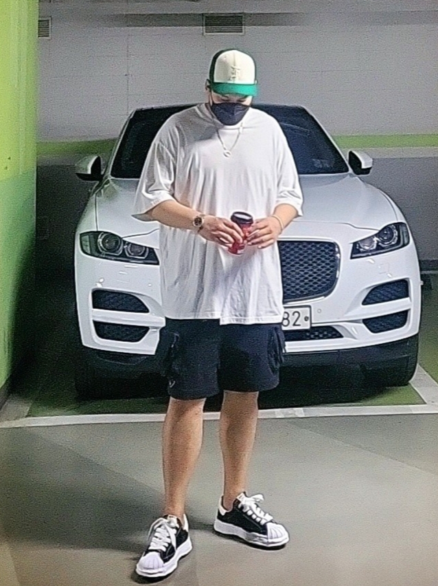 Maison Mihara Yasuhiro Blakey OG Sole Canvas Low-top Sneakers Black White, Nike ACG Cargo Shorts Black - Asia 착용 스타일 - 4