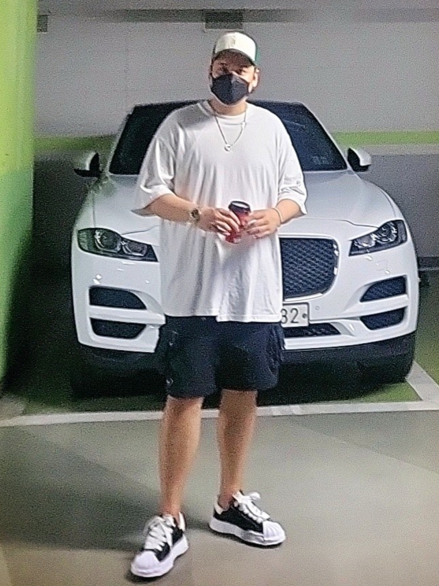 Maison Mihara Yasuhiro Blakey OG Sole Canvas Low-top Sneakers Black White, Nike ACG Cargo Shorts Black - Asia 착용 스타일 - 2