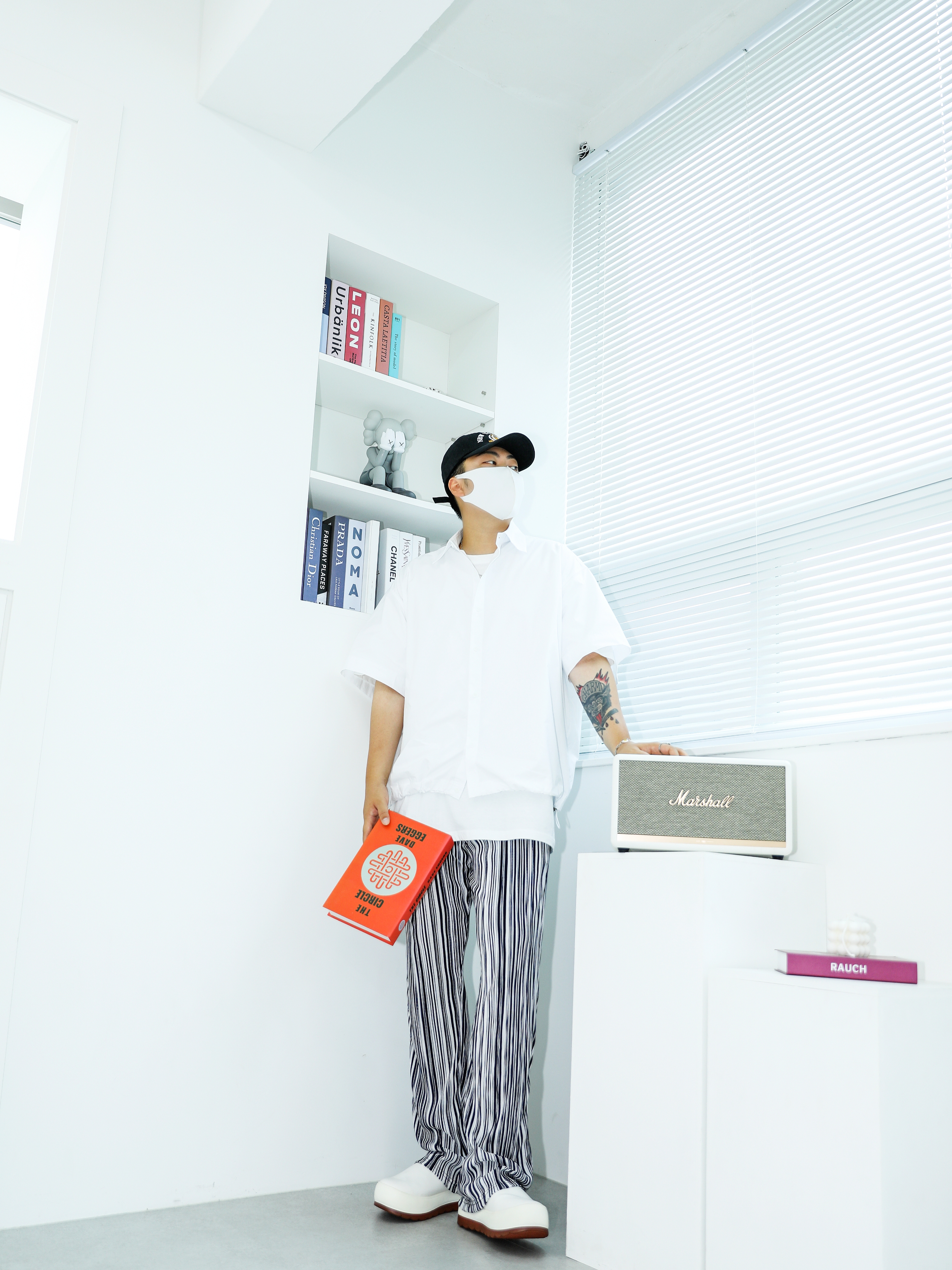 Bottega Veneta Rubber Flash Clog Chalk 착용 스타일 - 2