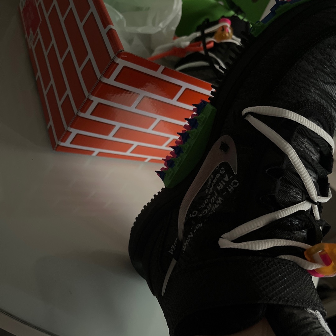 Nike x Off-White Air Force 1 Mid SP Black 착용 스타일 - 3