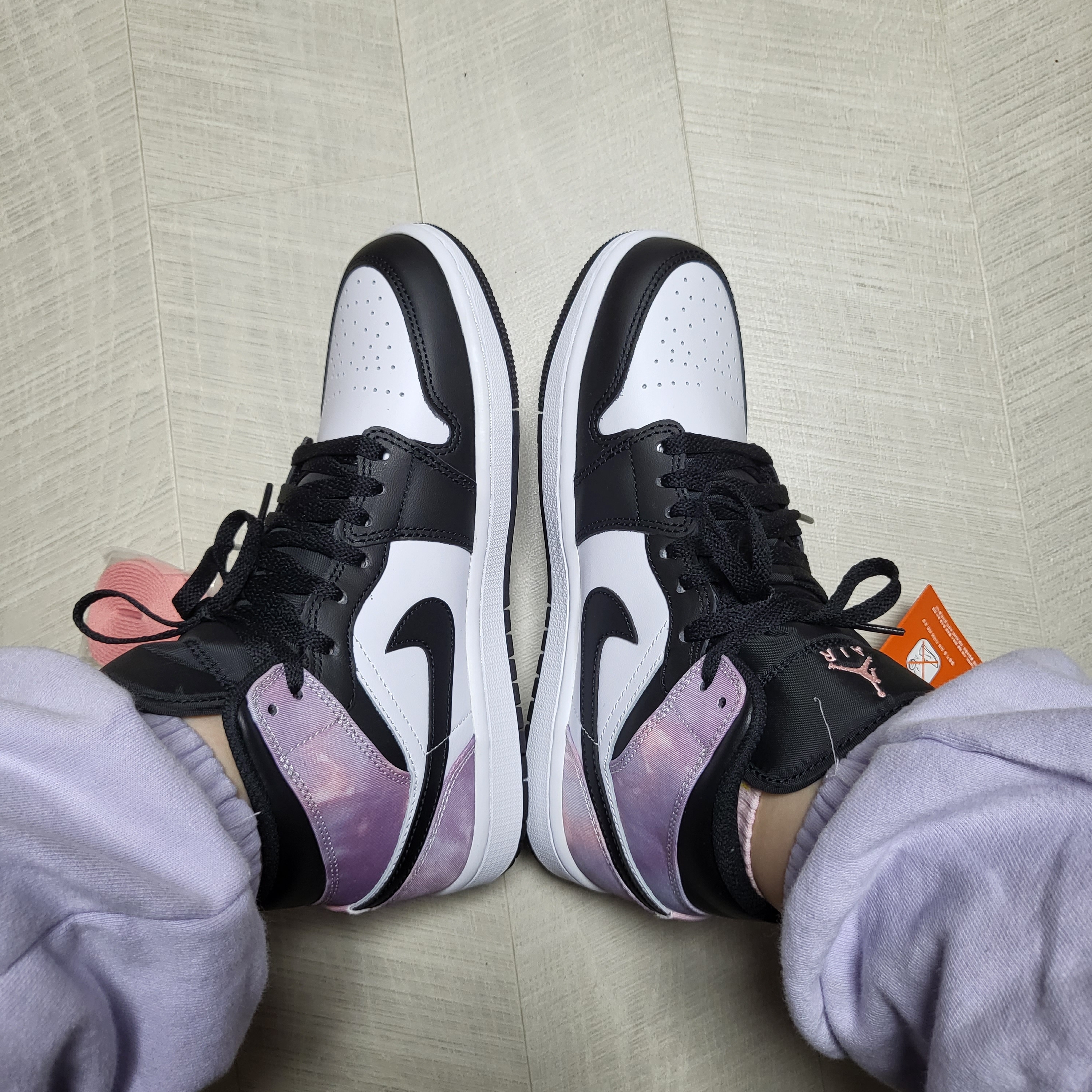 Jordan 1 Mid White Black Tie-Dye 착용 스타일