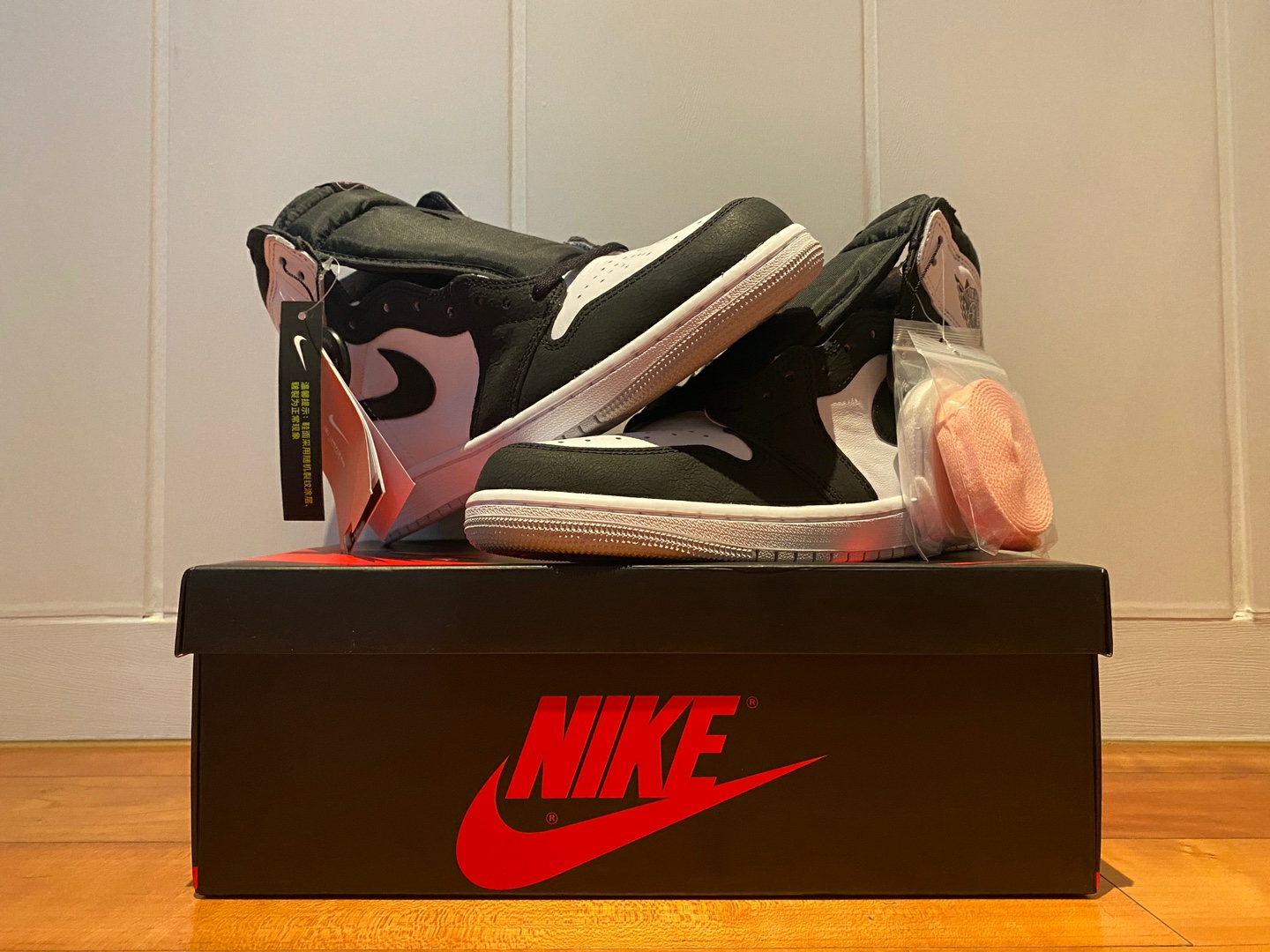Jordan 1 Retro High OG Bleached Coral 착용 스타일 - 1