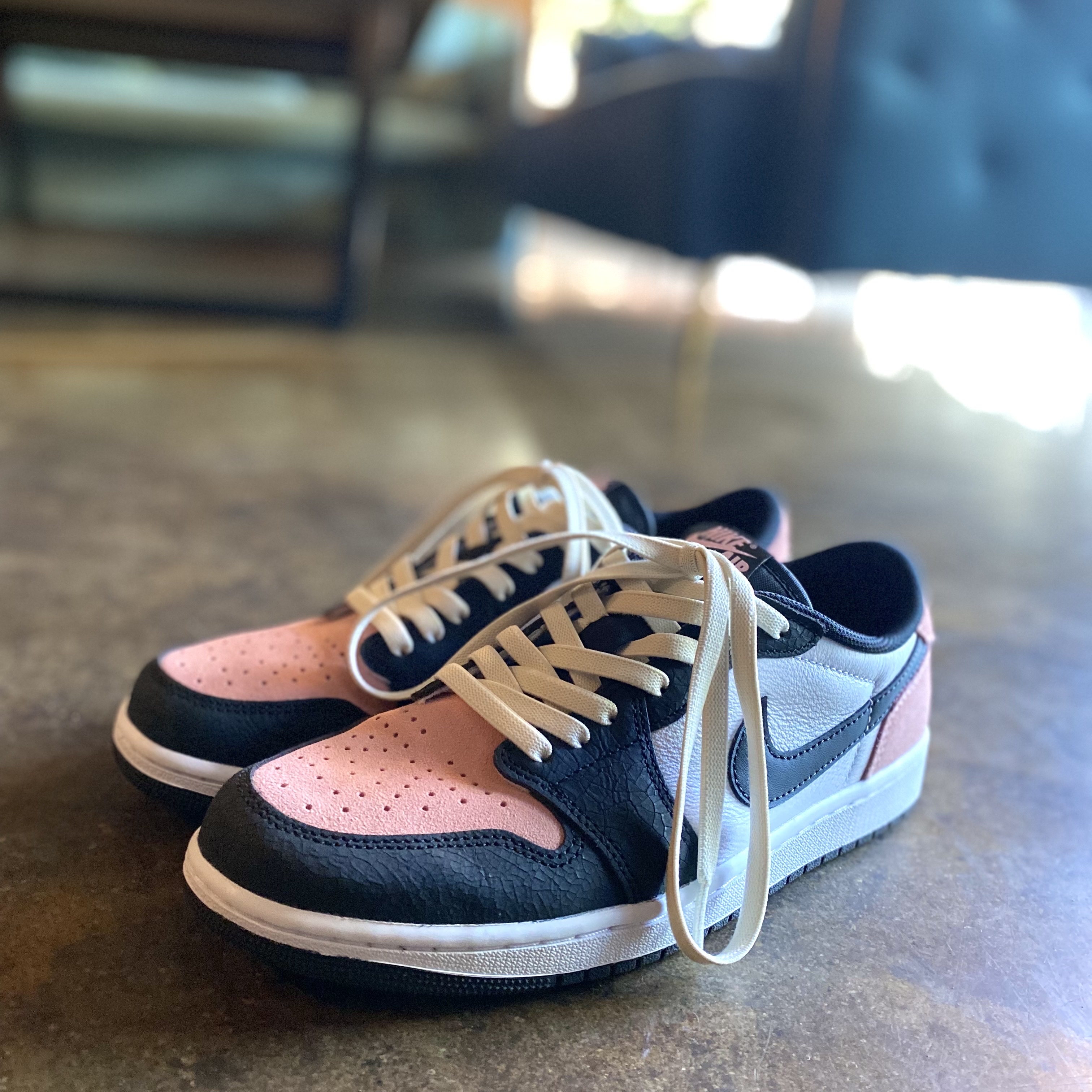 Jordan 1 Retro Low OG Bleached Coral, Lego Year of the Tiger 착용 스타일 - 2
